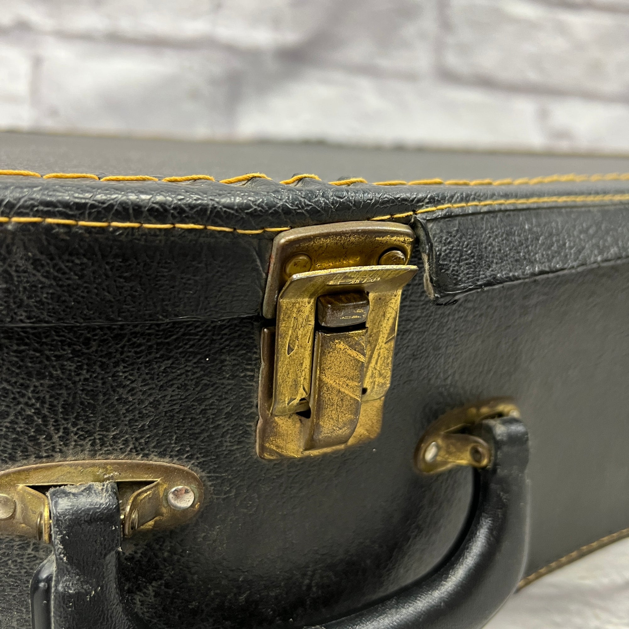 Acoustic Chipboard Case with Black Interior Evolution Music