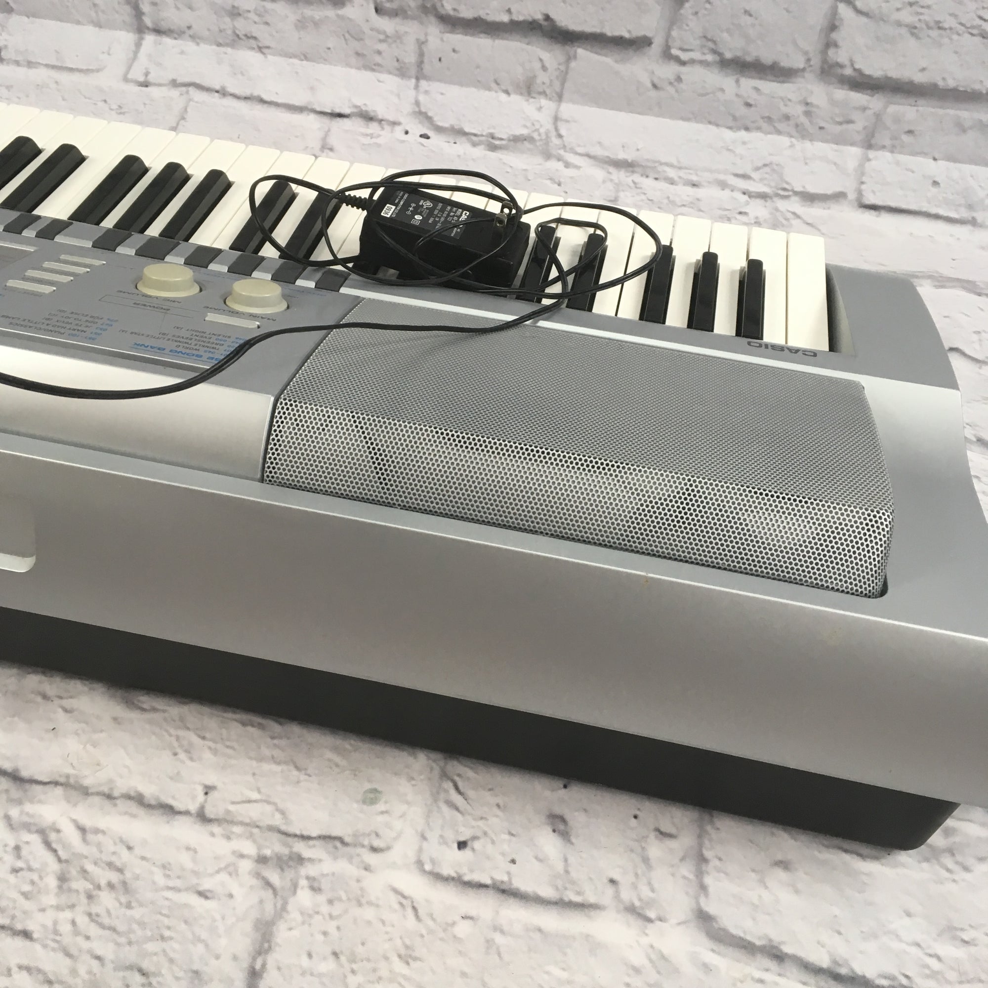 Casio WK210 76-Key Digital Keyboard w/ power supply - Evolution Music