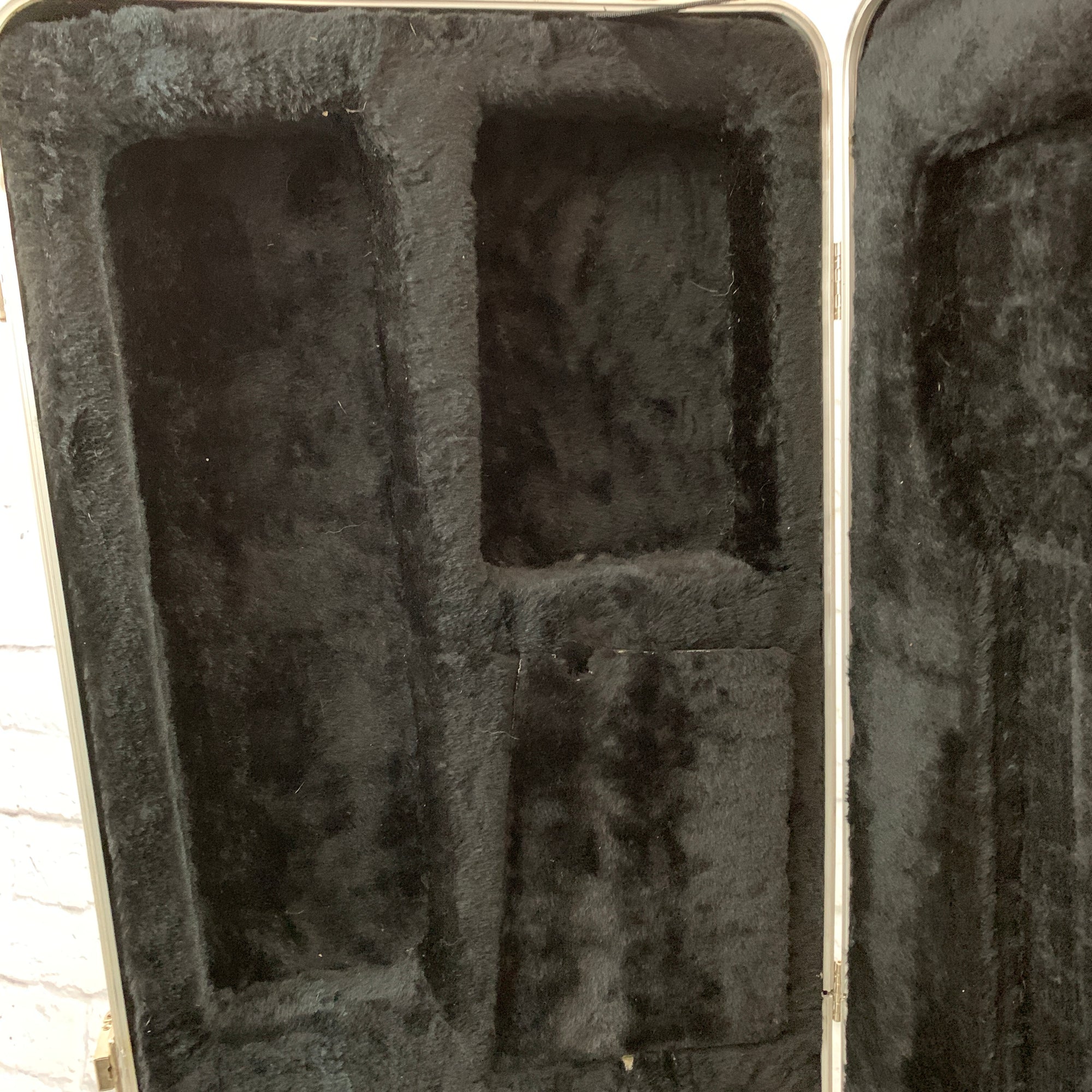Unknown Strat-Style Black Hardshell Electric Case