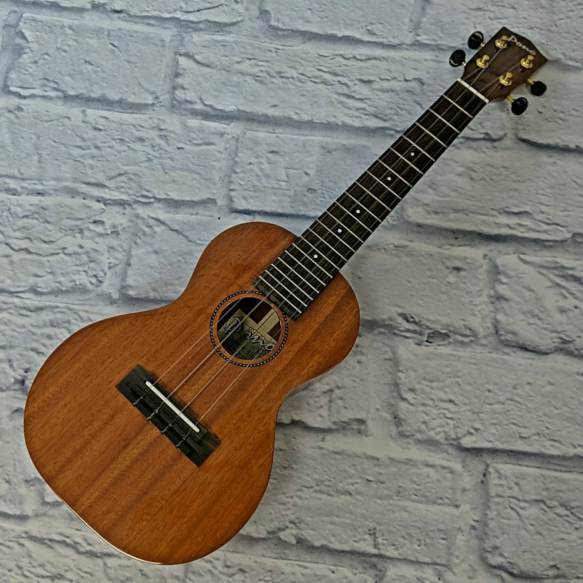 Pono MCD Mahogany Gloss Finish Concert Ukulele