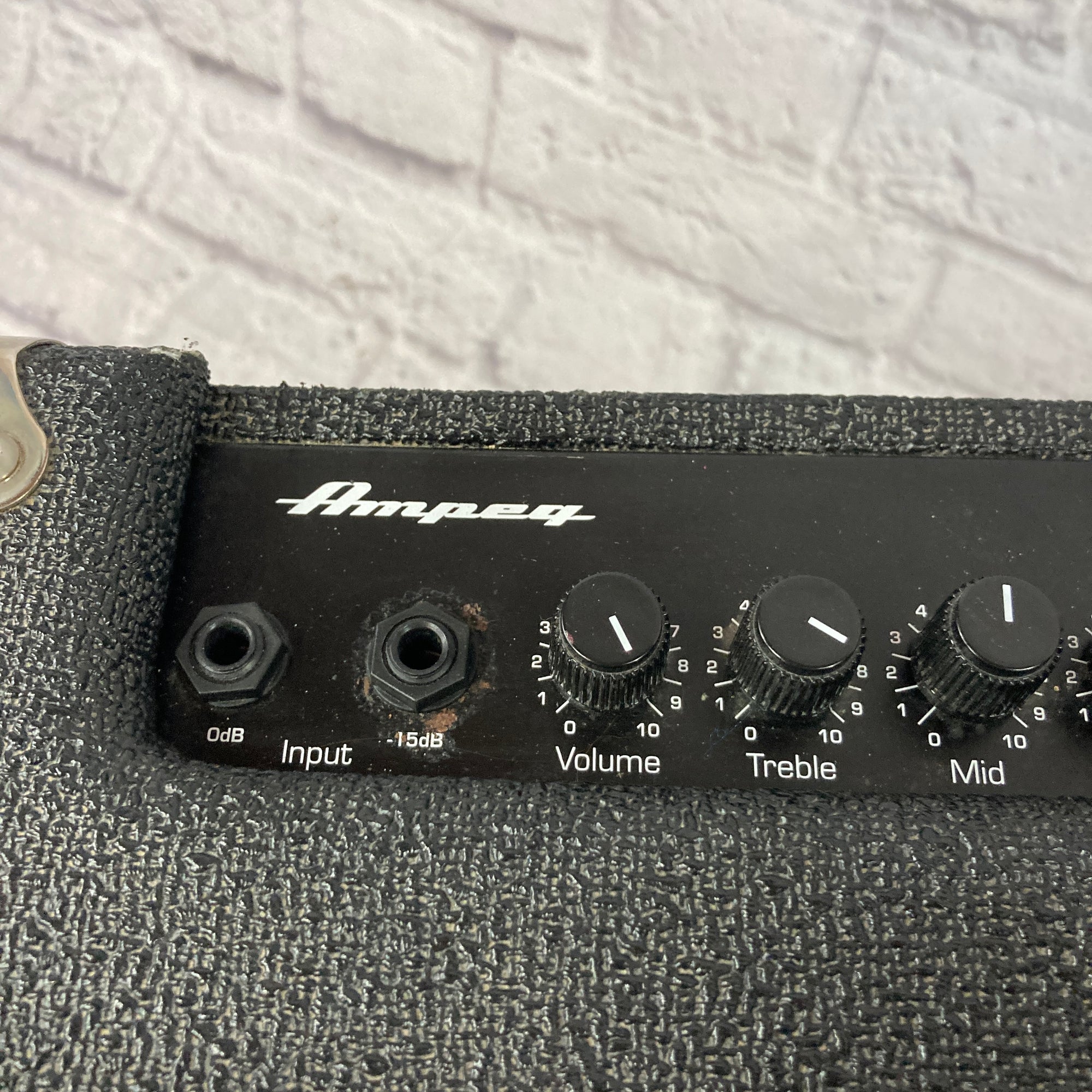 Ampeg BA-108 Bass Combo Amp