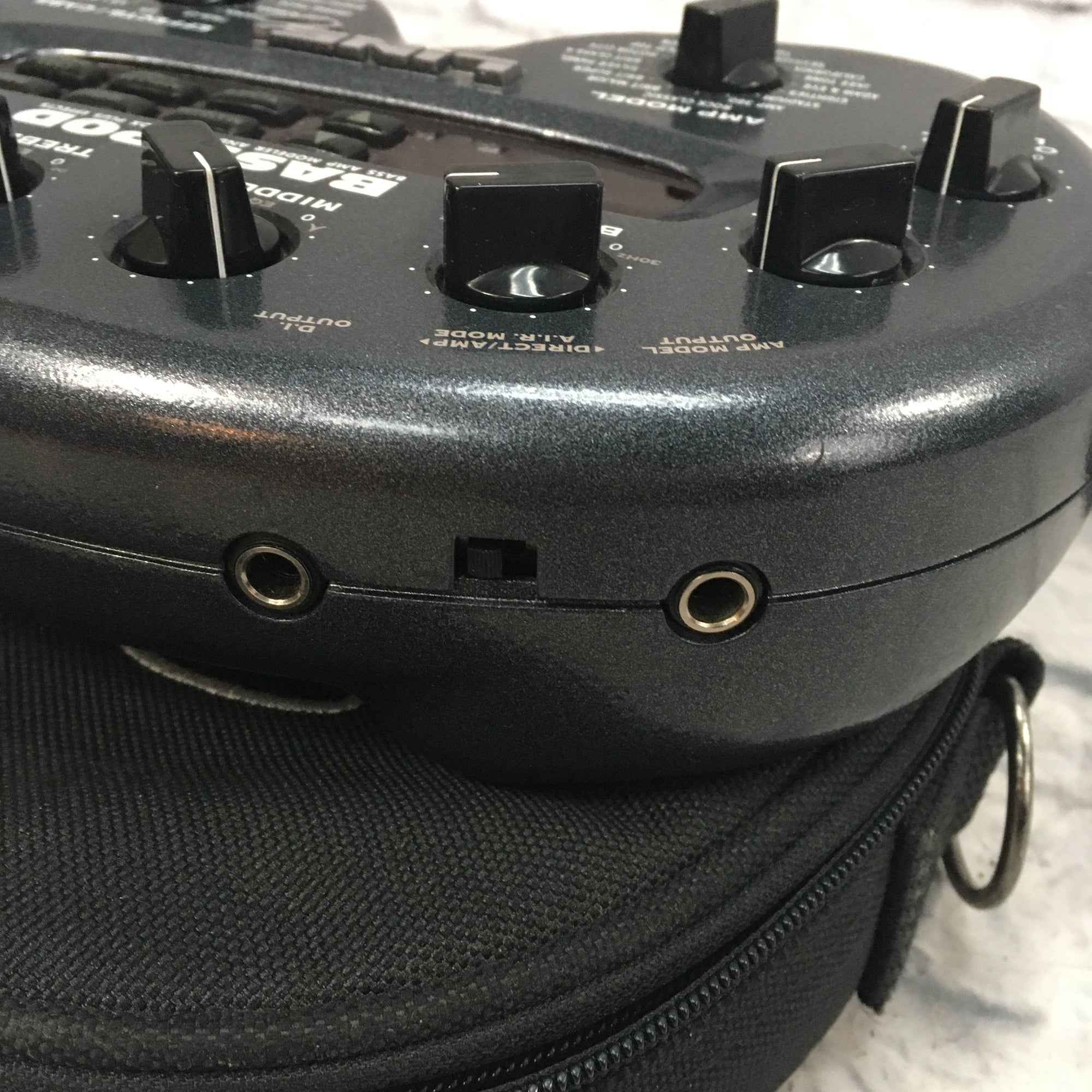 Line 6 Bass Pod Multi-Effect Bass Processor w/ power supply soft case