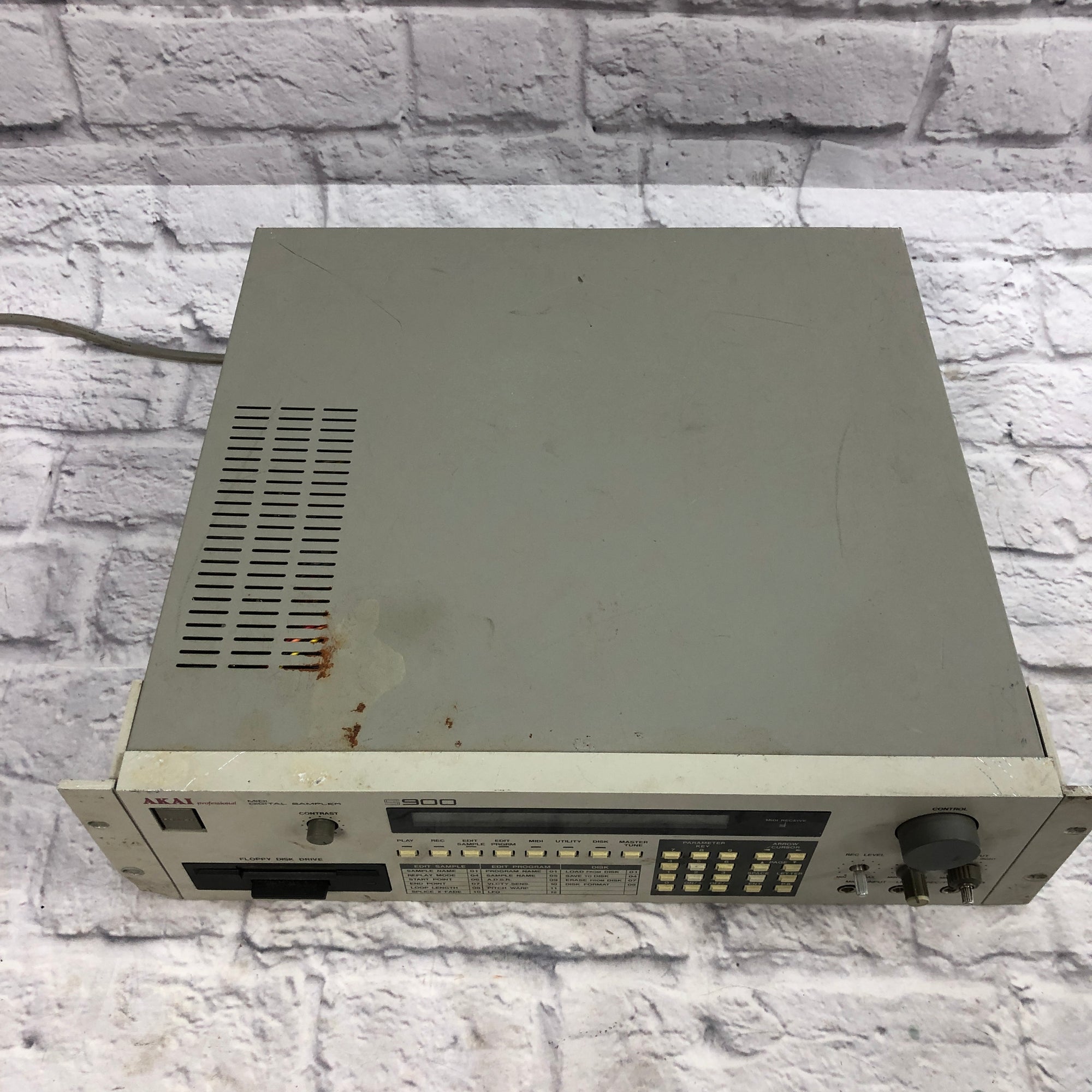 Akai S900 Rack Sampler - Evolution Music