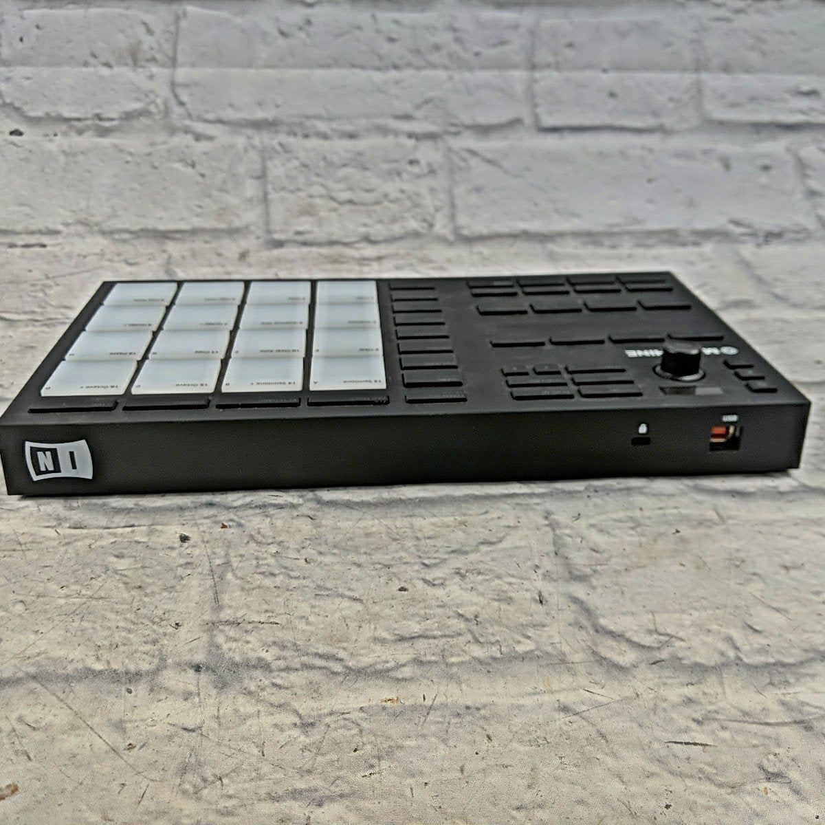 Native Instruments Maschine Mikro Mk3 DJ Controller