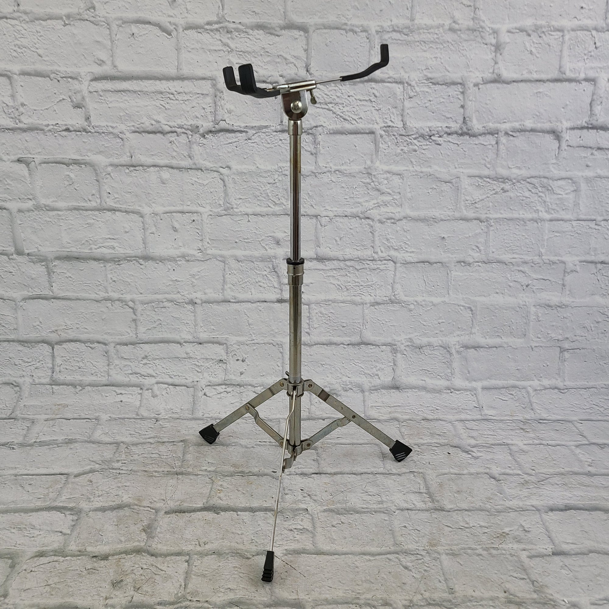 Unknown Make Small Tom Stand