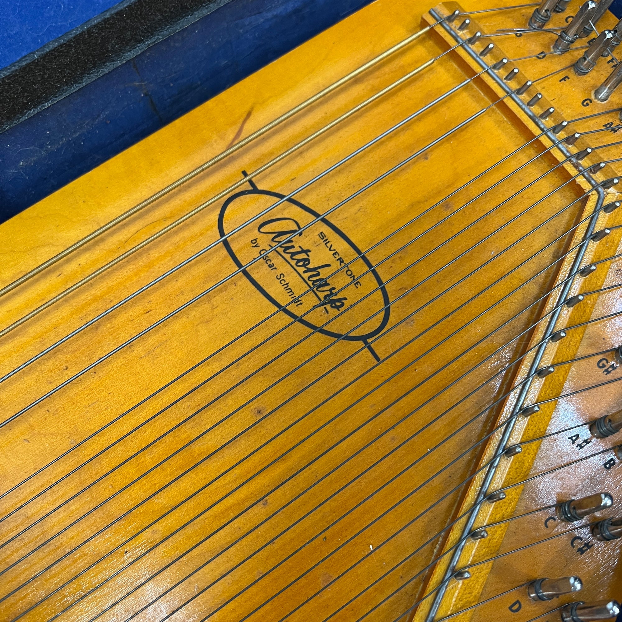 Silvertone Autoharp by Oscar Schmidt with Case Evolution Music