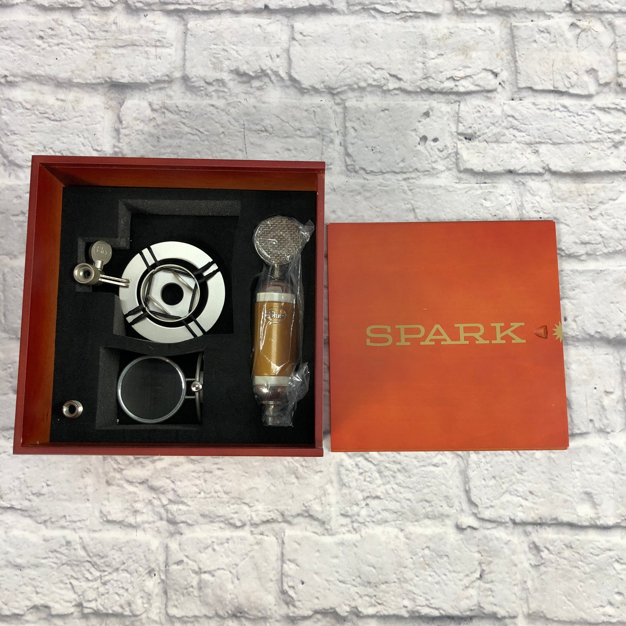 Blue Microphones Spark Condensor Microphone Gold with Case