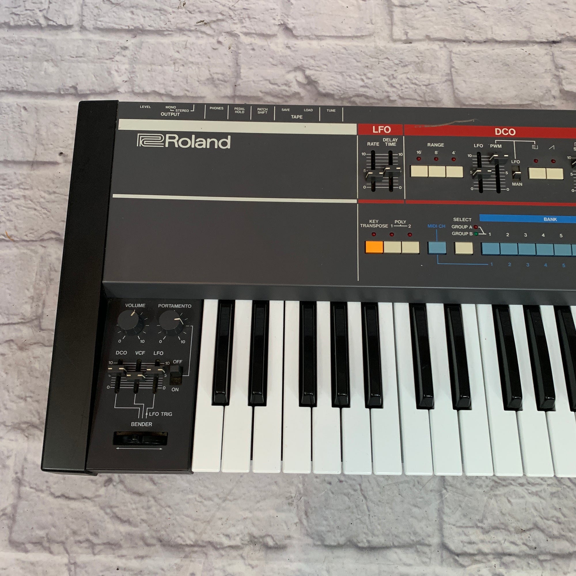 Roland Juno-106 Programmable Polyphonic Synthesizer