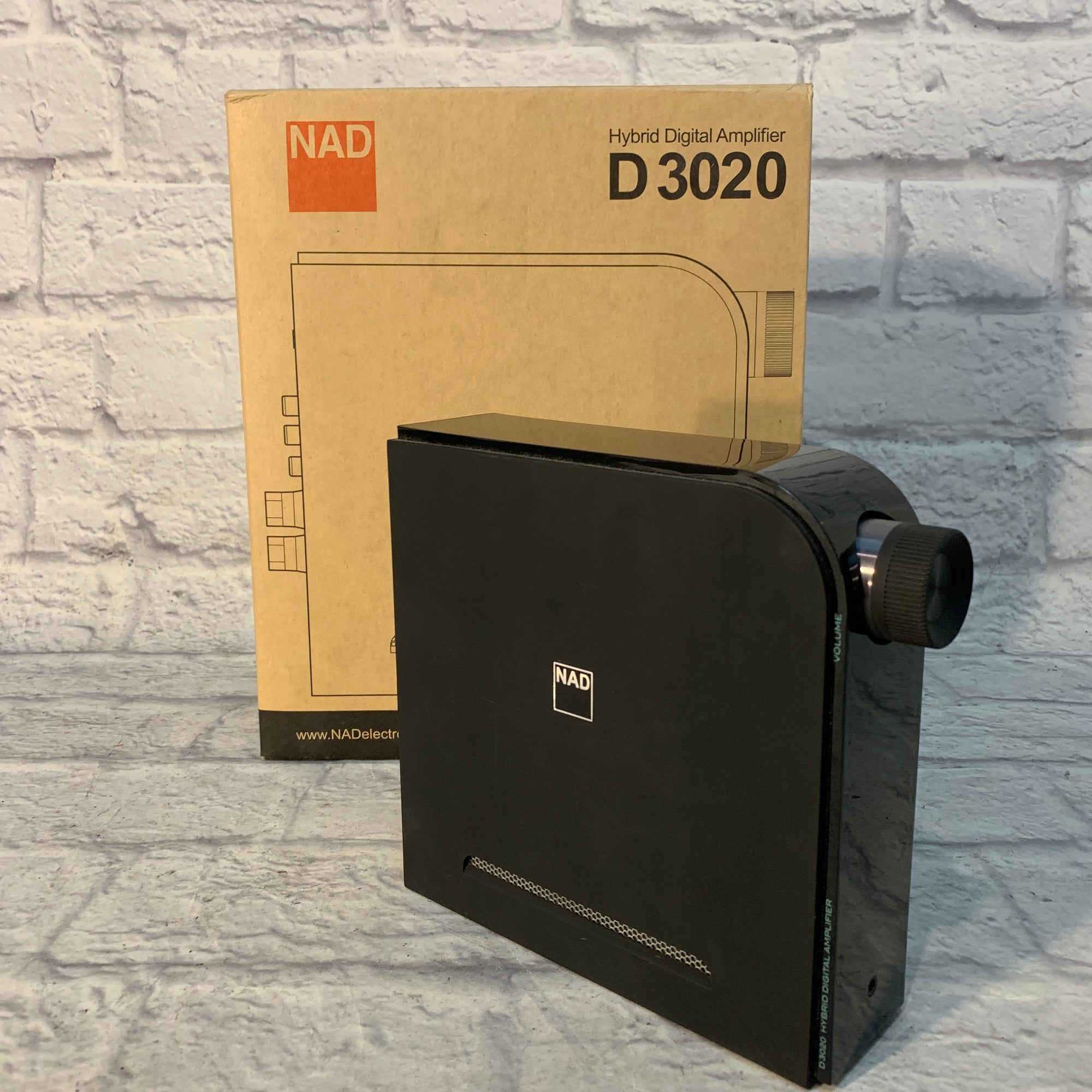 NAD D3020 Hybrid Digital DAC / Amplifier /Head Amp / Bluetooth - Never Opened