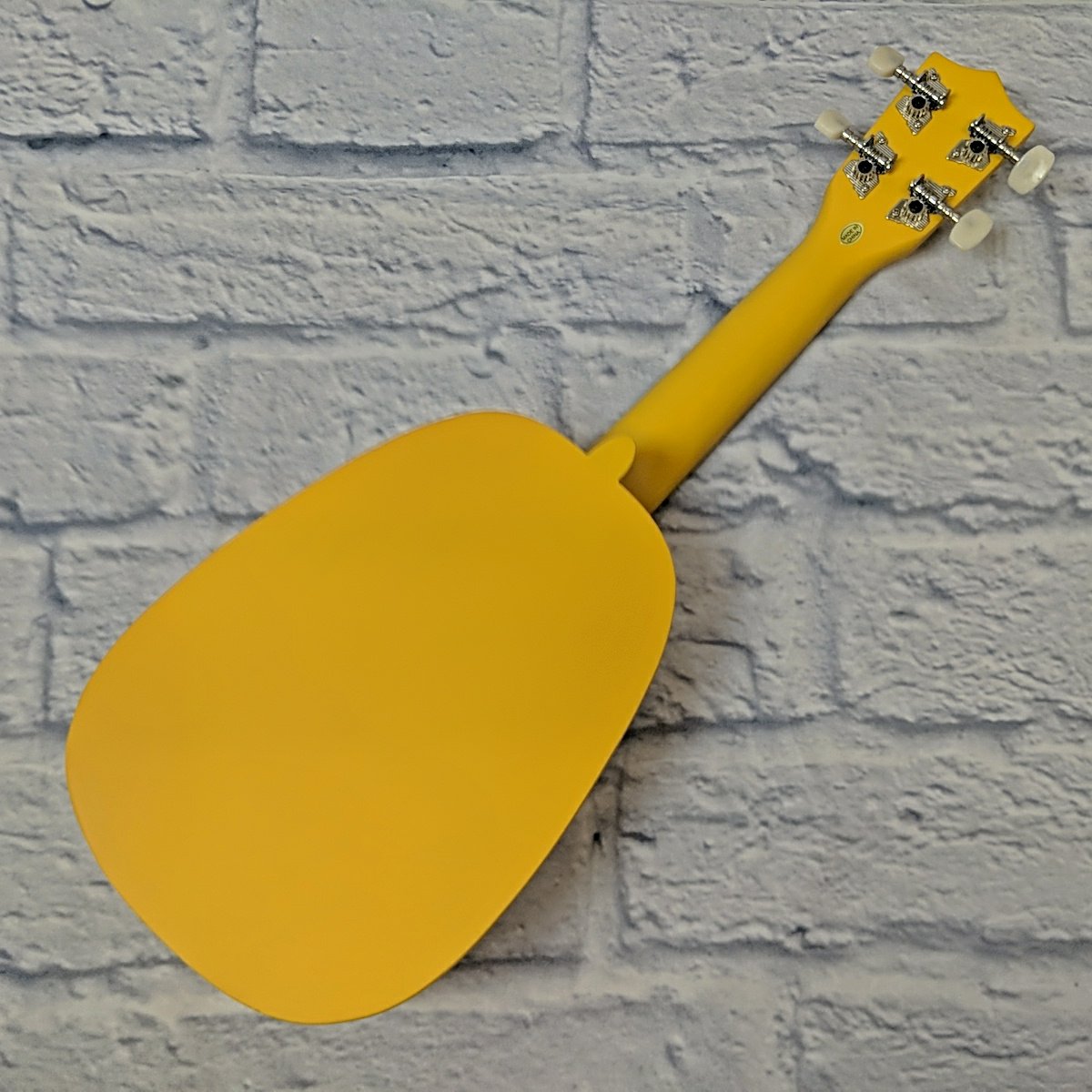 Amahi DDUK16 Pineapple Design Ukulele
