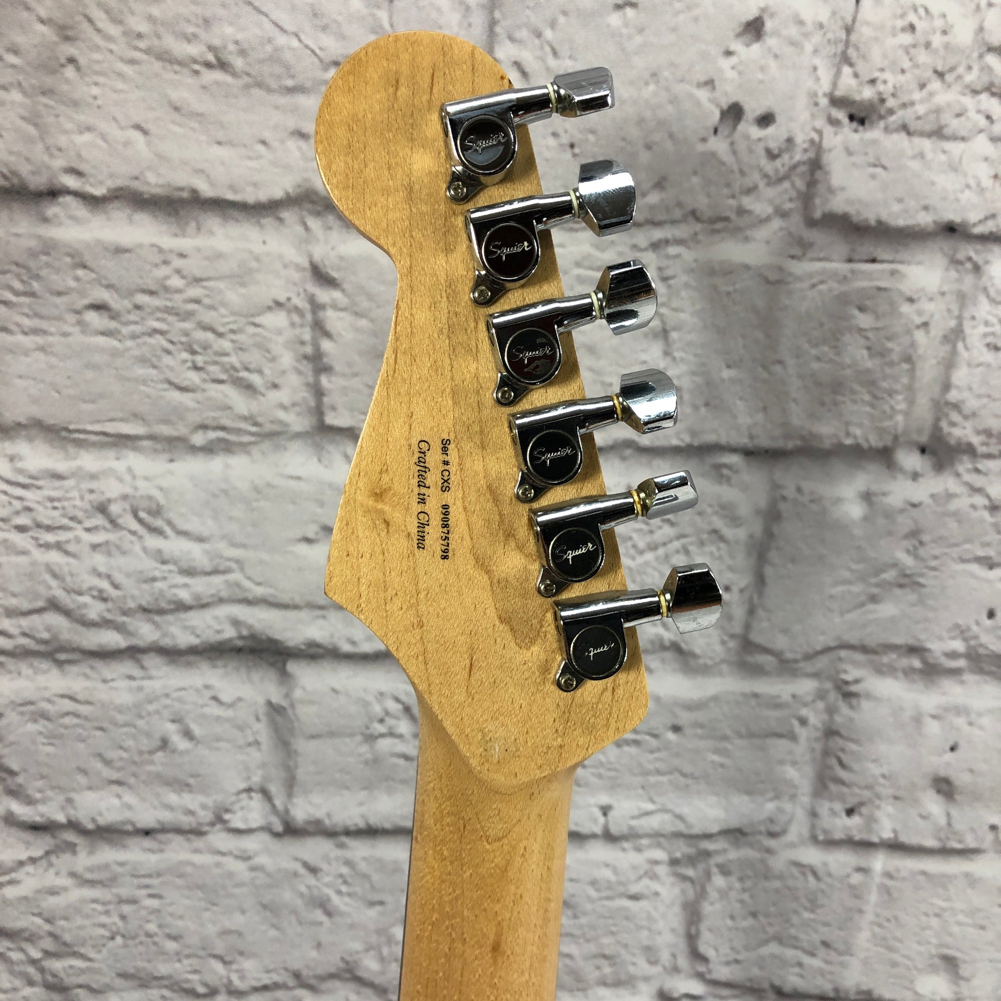 ギター fender squier stratocaster 2010 modified Turning a Stock Fender Squier into a Tom Delonge Signature