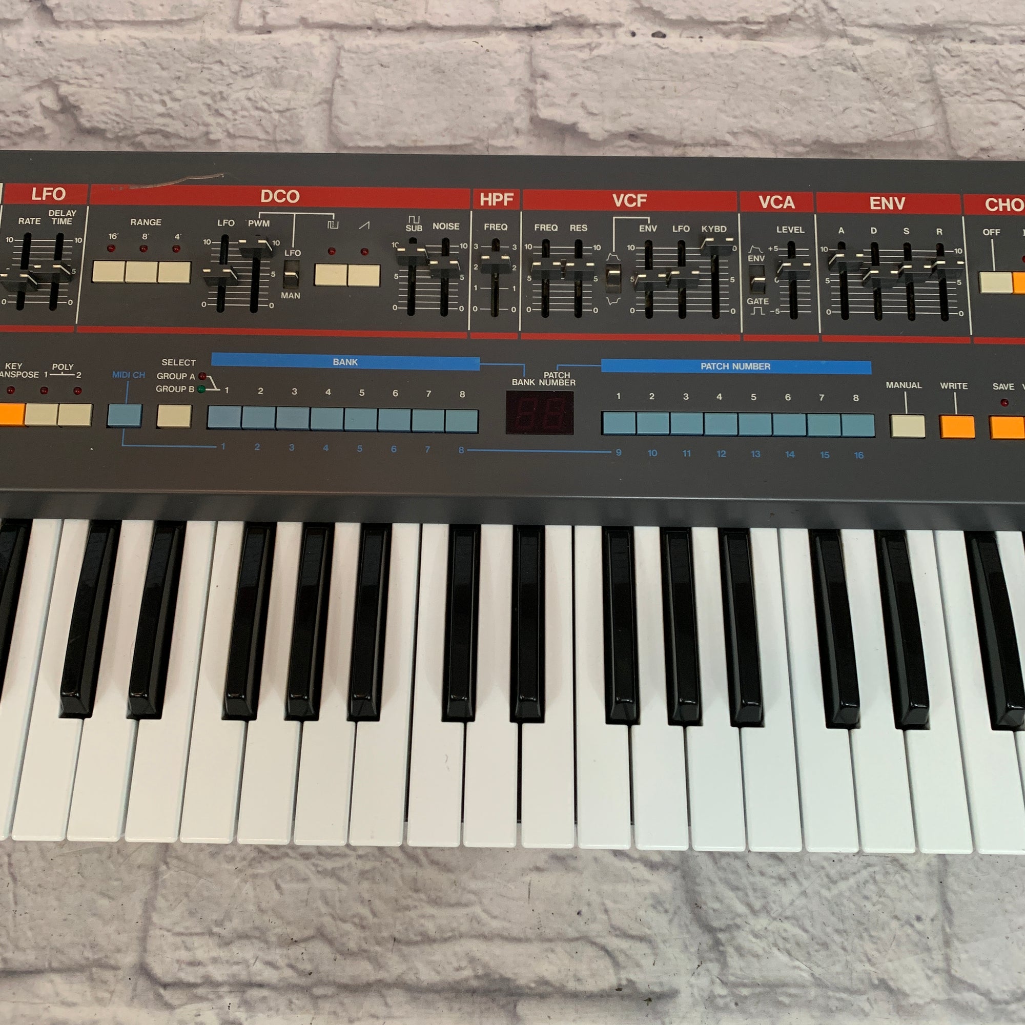 Roland Juno-106 Programmable Polyphonic Synthesizer