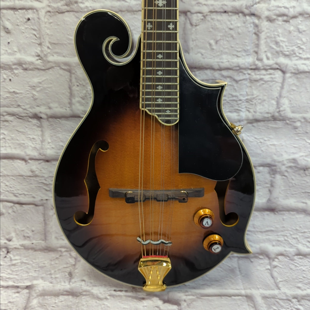 Morgan Monroe MM100E-SB Mandolin - Evolution Music