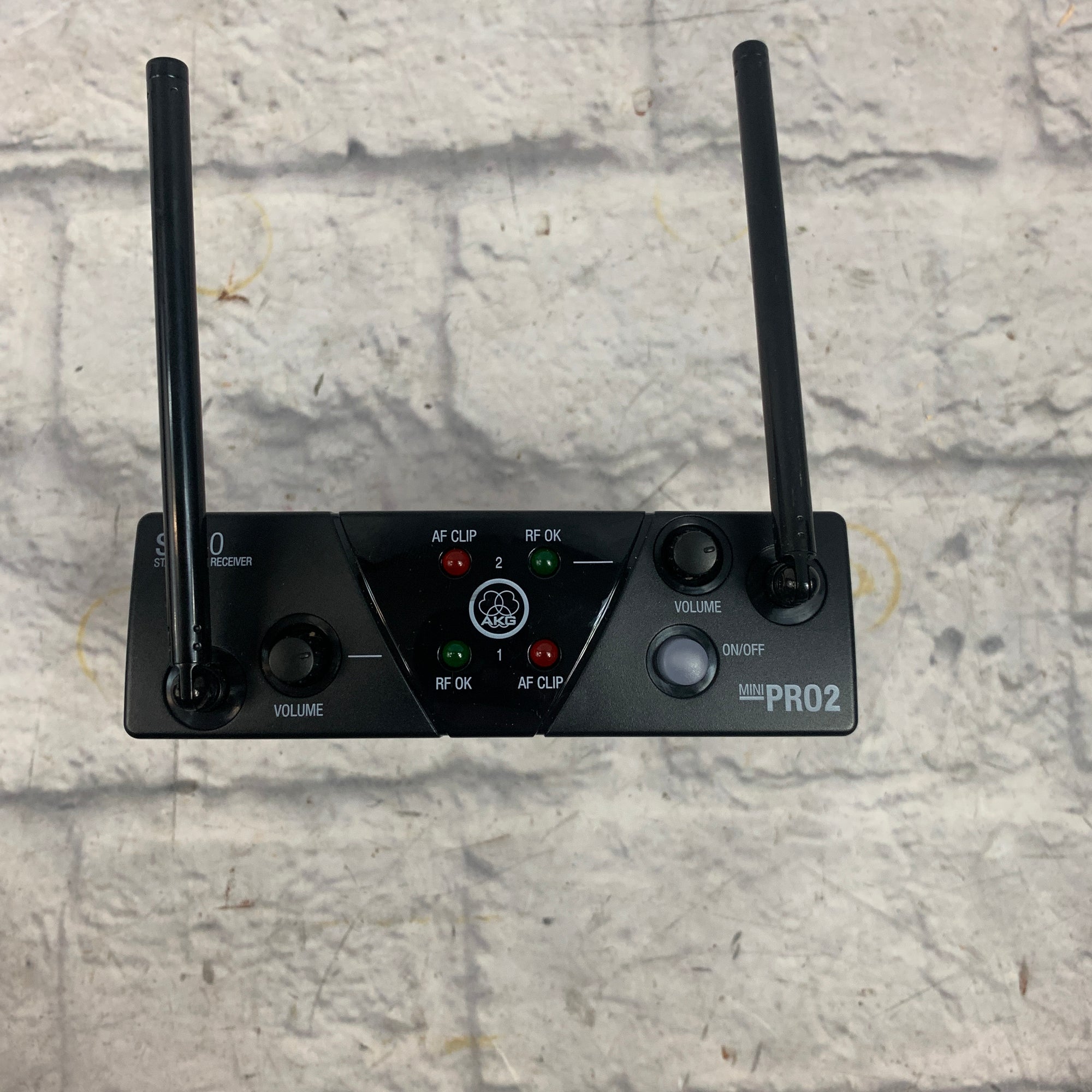 AKG SR40 Mini 2 Dual Wireless Handheld Microphone Outfit