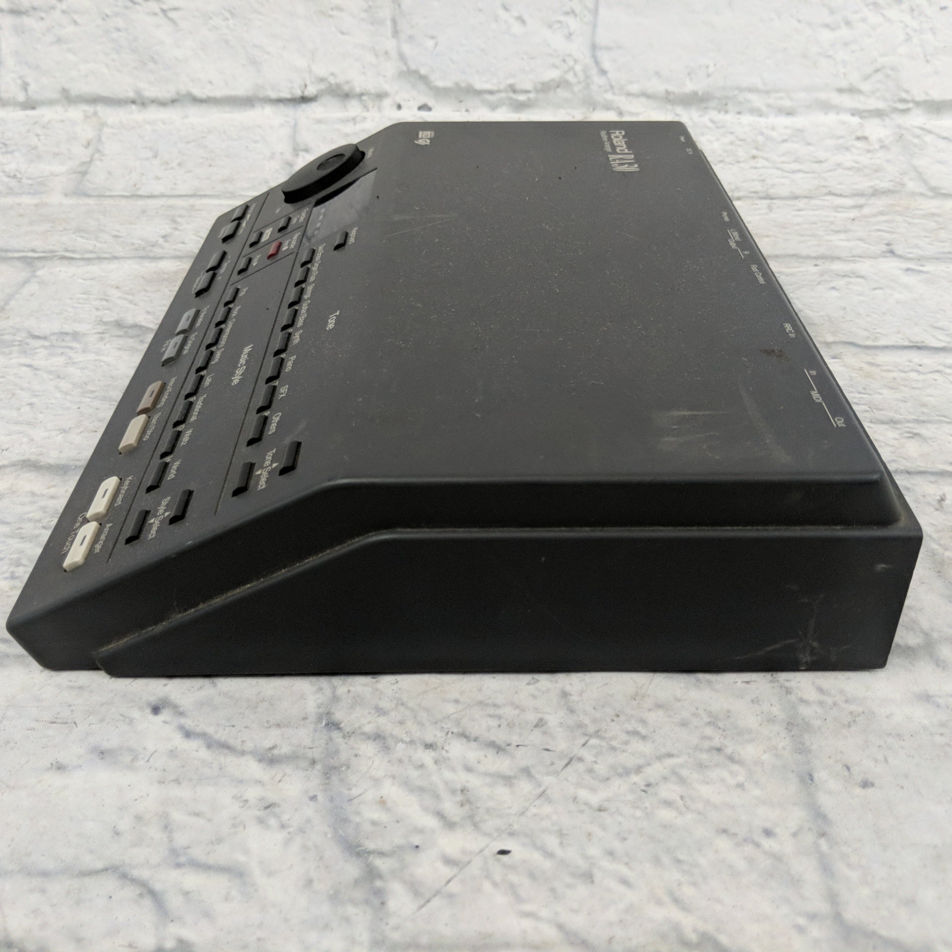 Roland RA-30 Real-Time MIDI Arranger - Evolution Music