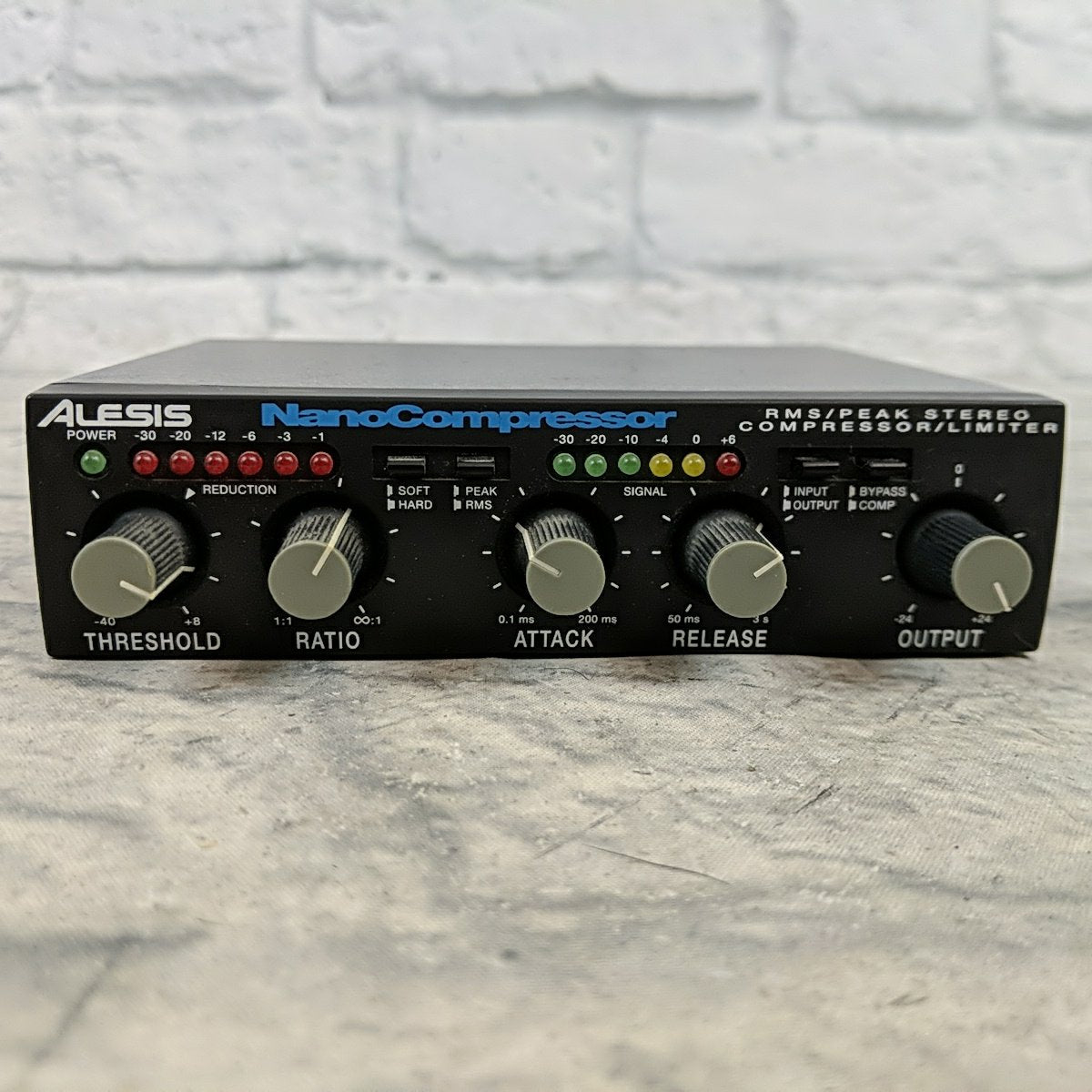 Alesis NanoCompressor RMS / Peak Stereo Compressor / Limiter w/ Power Supply