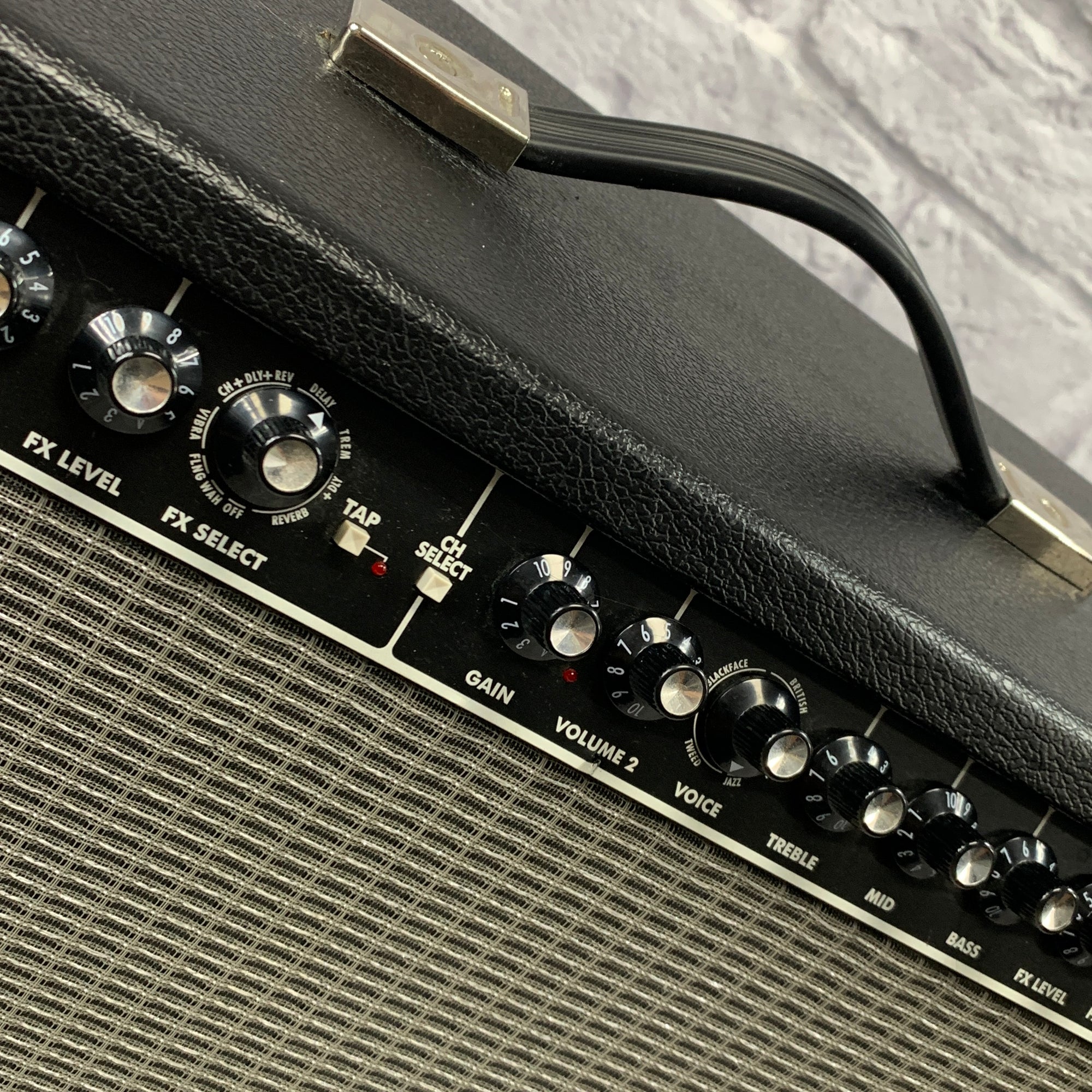 Fender Champion 100 2-Channel 100-Watt 2x12" Solid State Guitar Combo