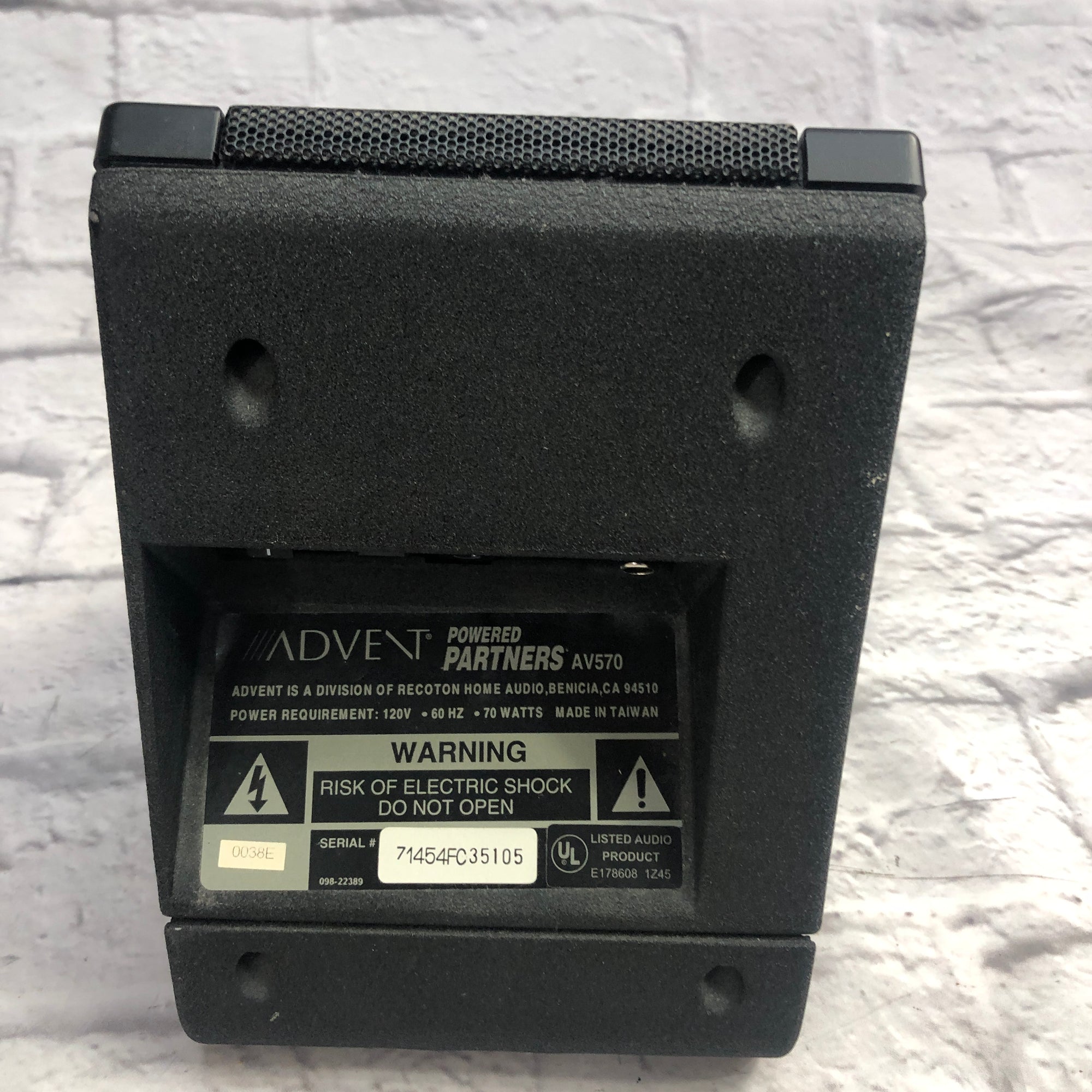 Advent AV570 Powered Wedge Speaker