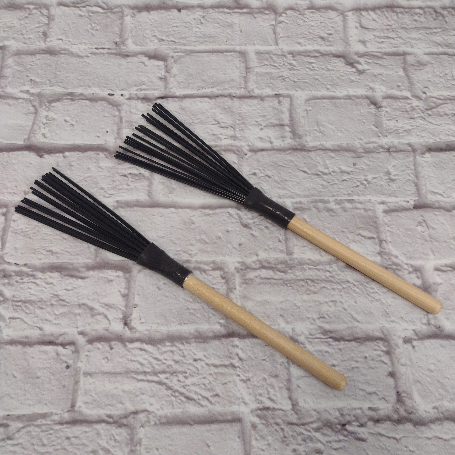 Vater Wood Handle Whip with Poly Brushes