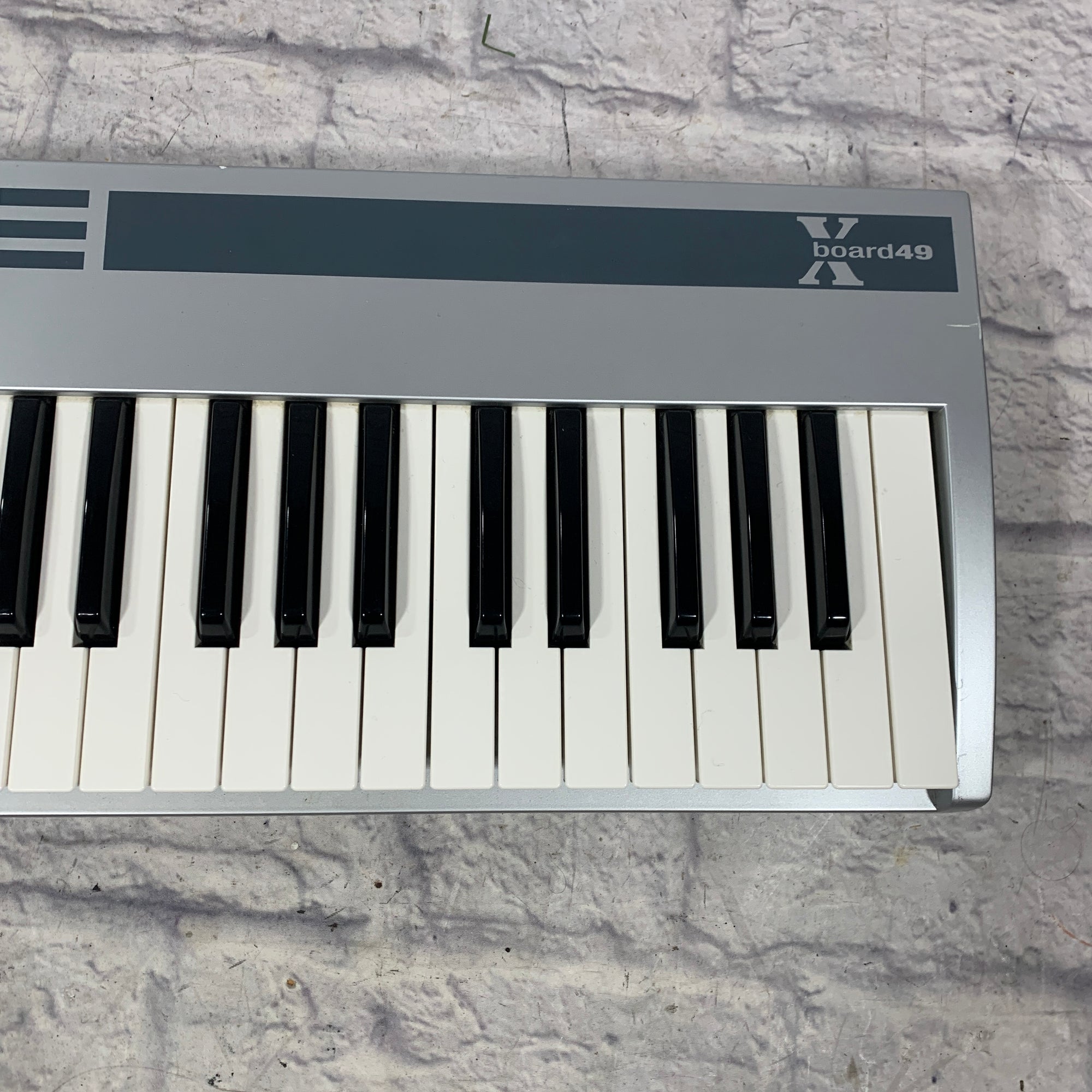thumbnail image 2 of 2010 Creative E-MU LONGboard 61 Note MIDI Controller 2 of 11