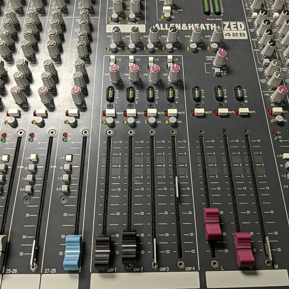 ミツページ Amazon.com: Allen & Heath ZED428, 30-Channel Mixer-Powered, Grey