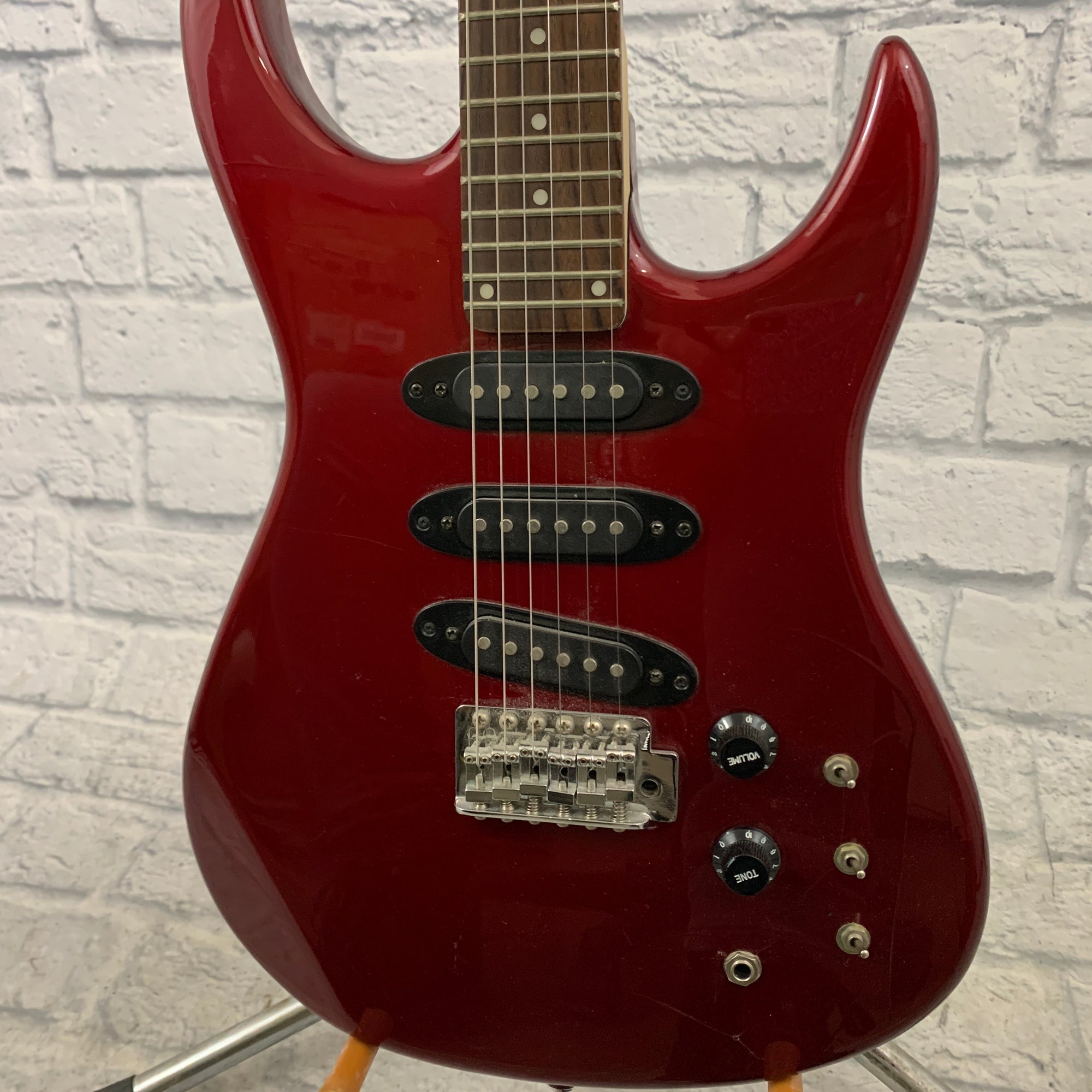 Guitar Research LG33 Strat Style Electric Guitar