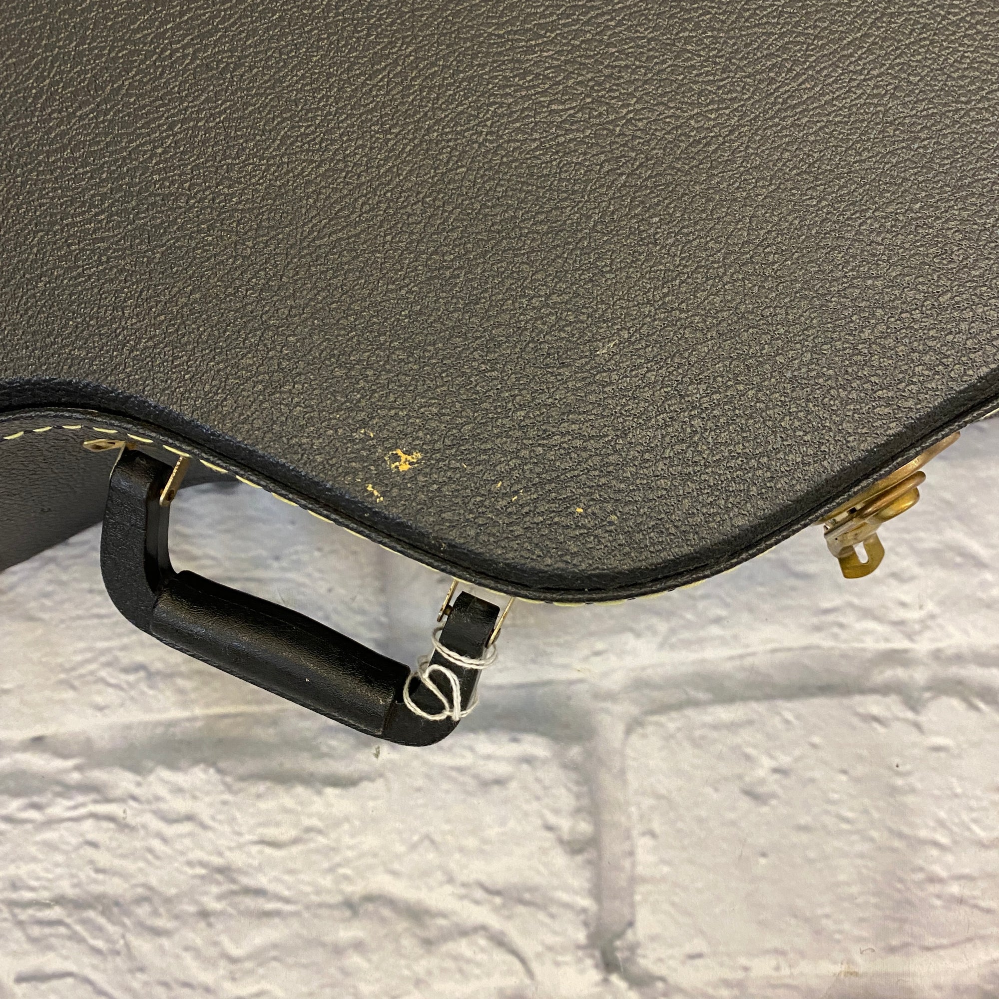 Unknown Acoustic Guitar Hard Shell Case