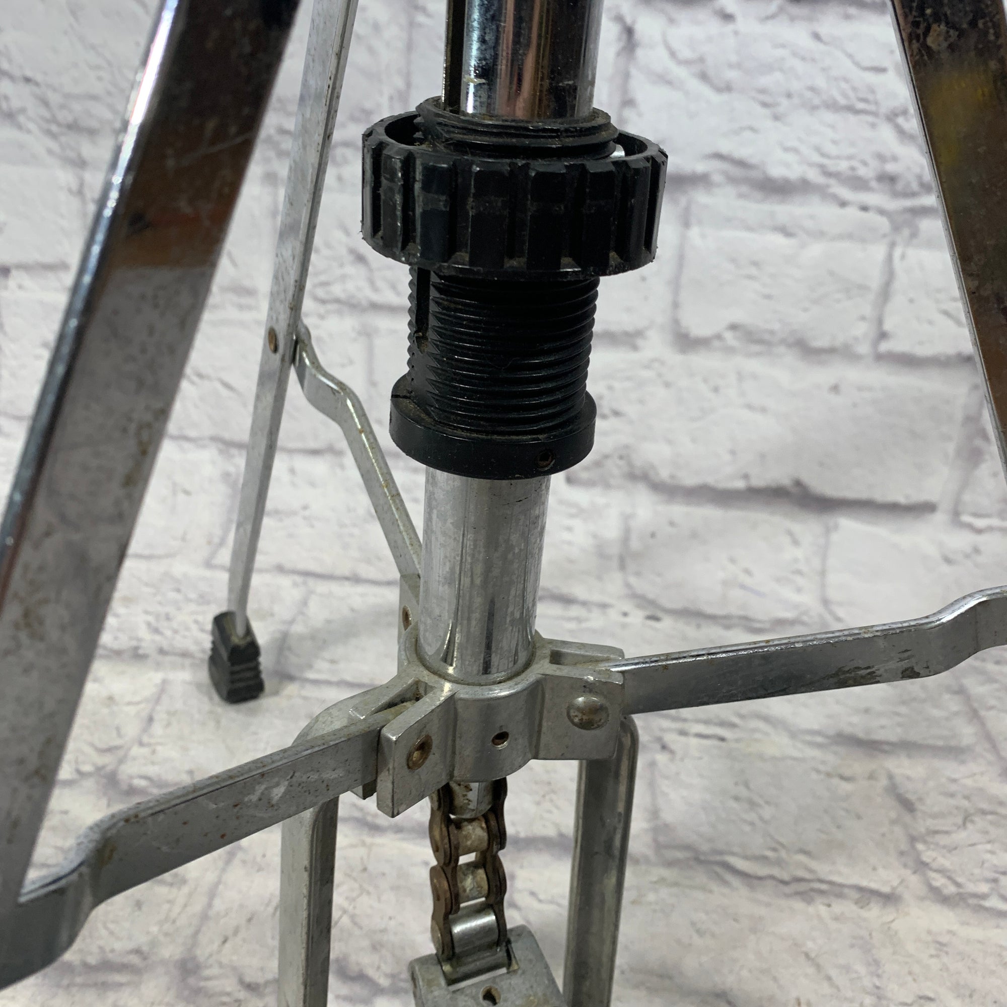 Vintage 80s Pearl Hi Hat Stand w/ clutch - Evolution Music
