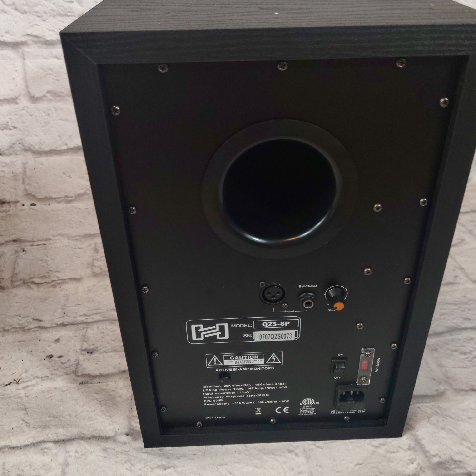 Hosa QZS-8P (Pair) 8" Active Studio Monitors / Speakers
