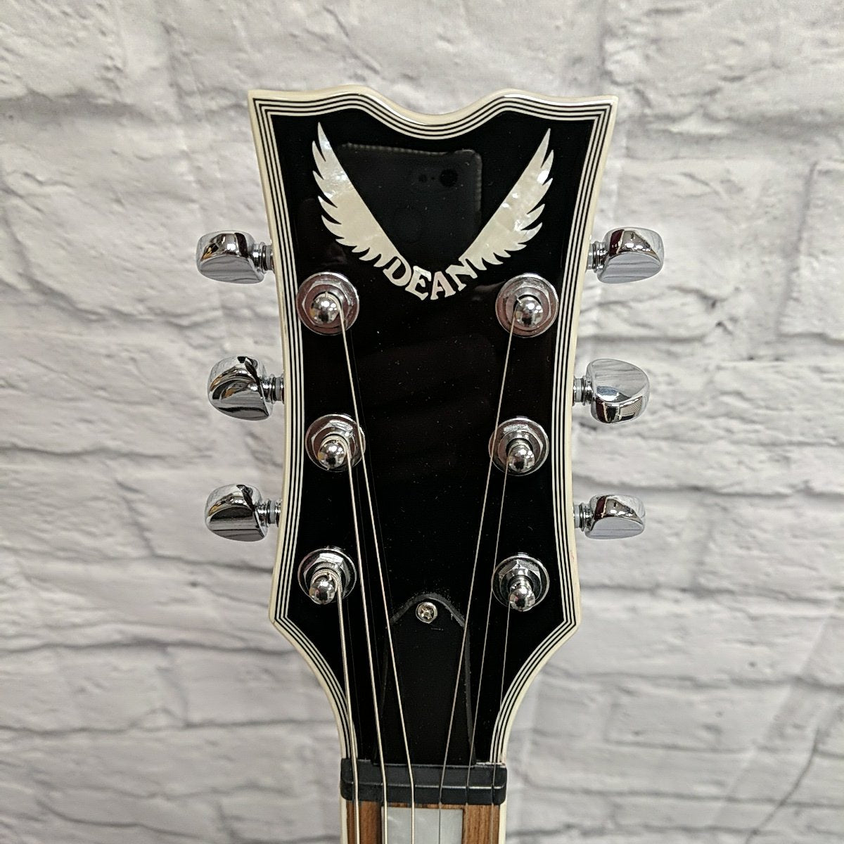 Dean Thoroughbred Deluxe Scary Cherry