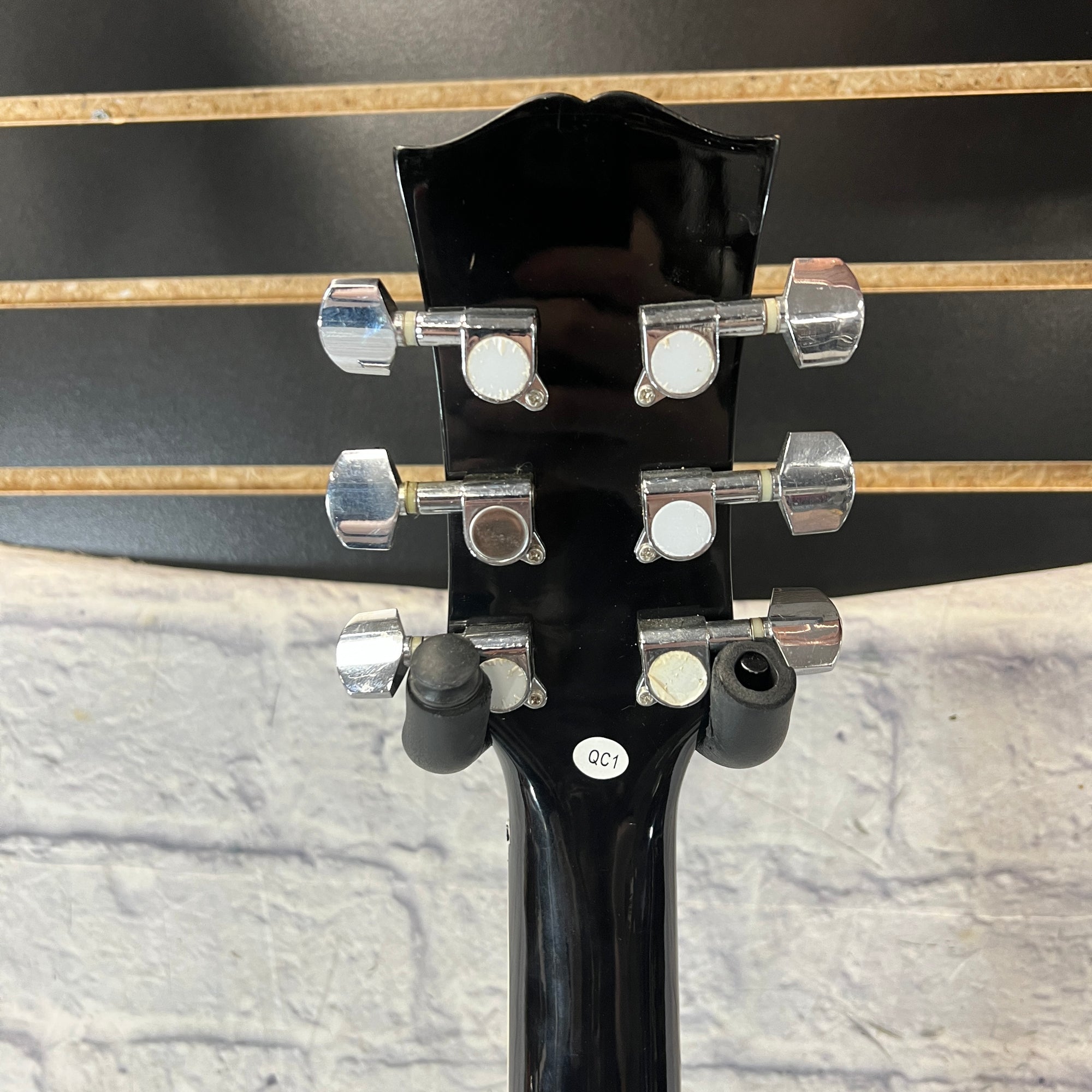 Maestro Acoustic Guitar