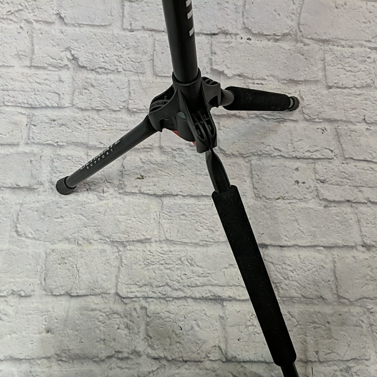 Ultimate Support Jamstands Double Hanging Guitar Stand