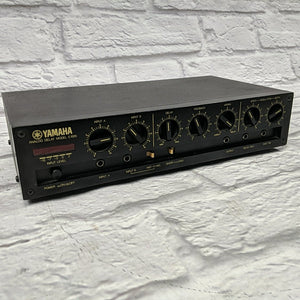 Vintage Yamaha E1005 Analog Delay / Echo Desktop BBD Effect Unit