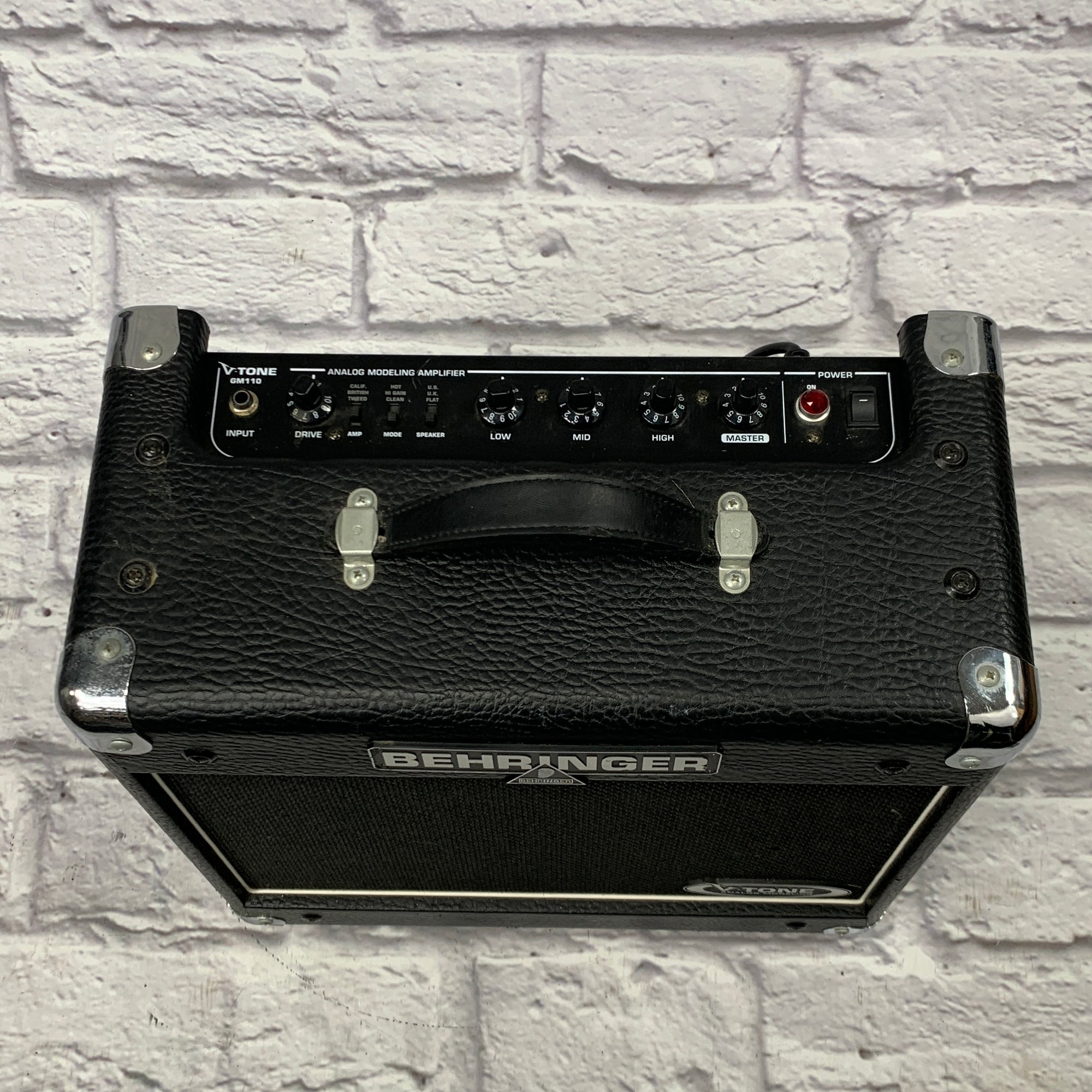 Behringer V-Tone GM110 Analog Modeling Guitar Combo Amp