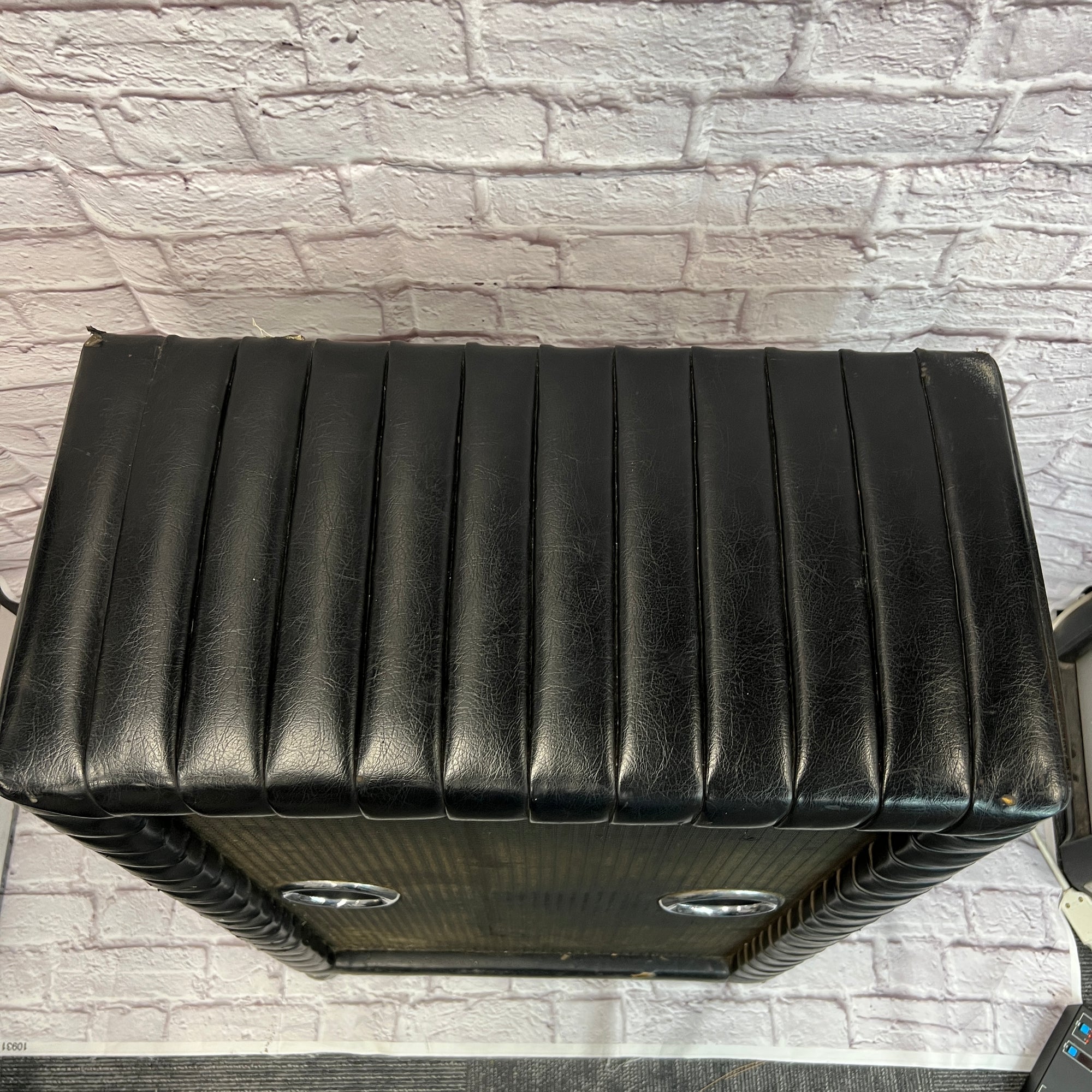 Kustom 215 Tuck & Roll Cabinet Black CTS Chanute