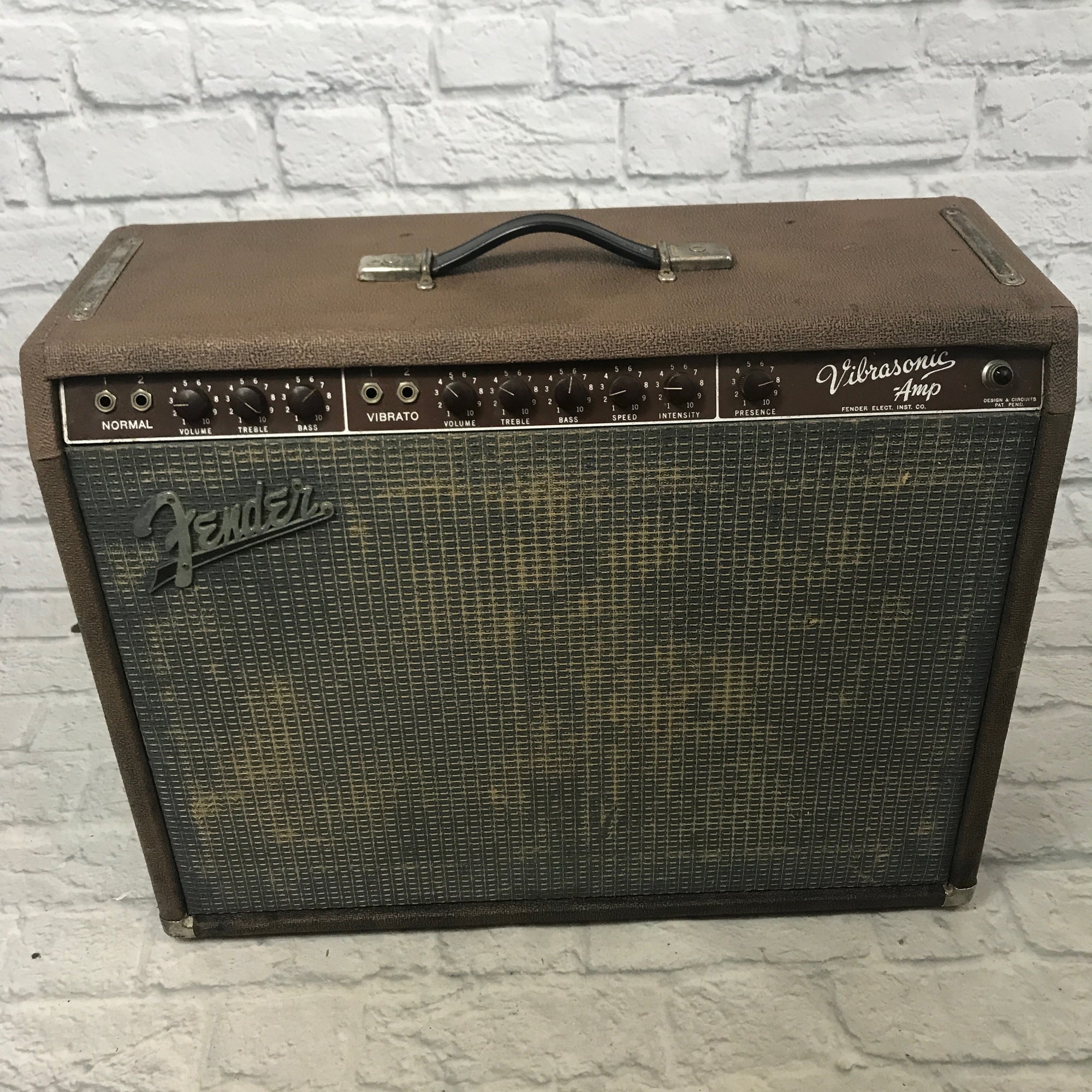 Vintage 1962 Fender Vibrasonic Brownface Guitar Combo Amp with Original 1x15" JBL D130F