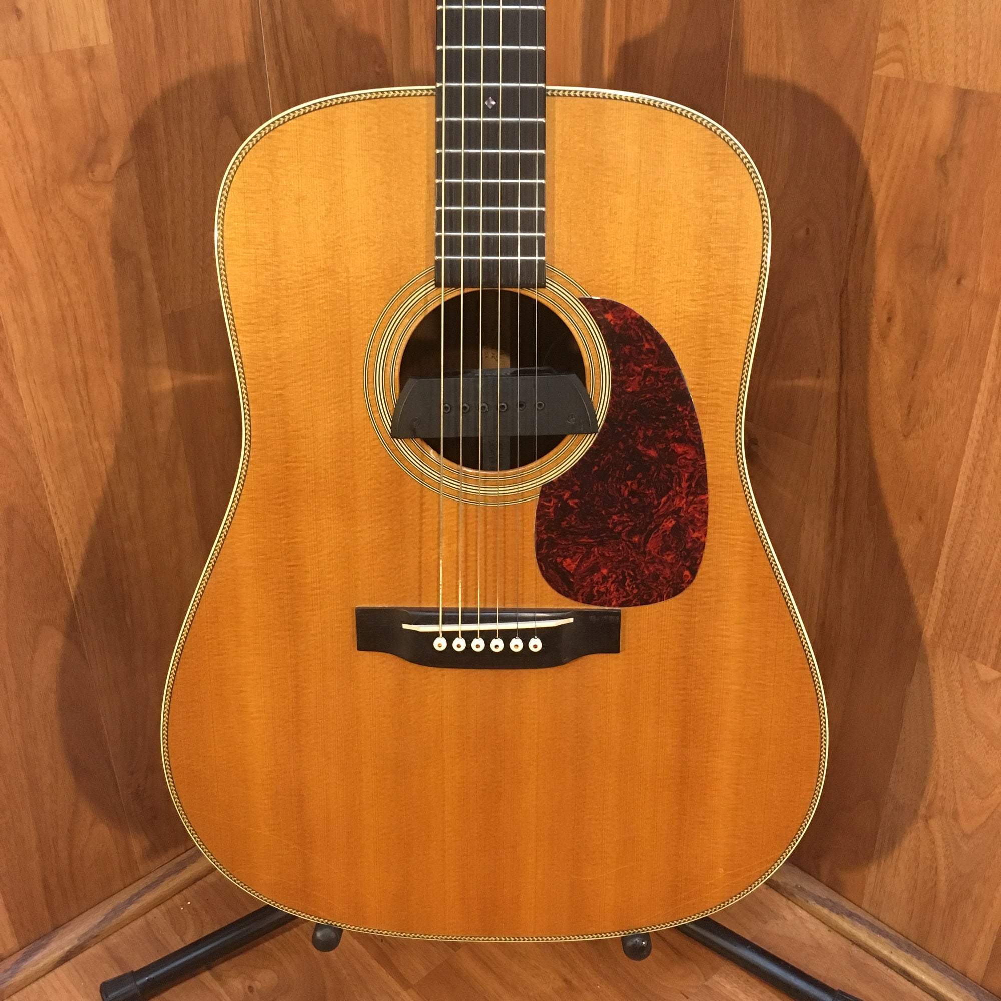 Martin HD28VR Natural Finish Acoustic Guitar w Hard Case