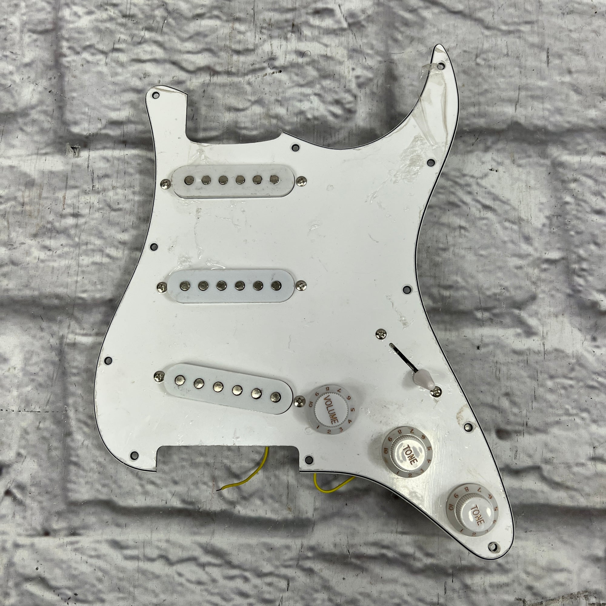 Loaded SSS Strat-Style Pickguard White