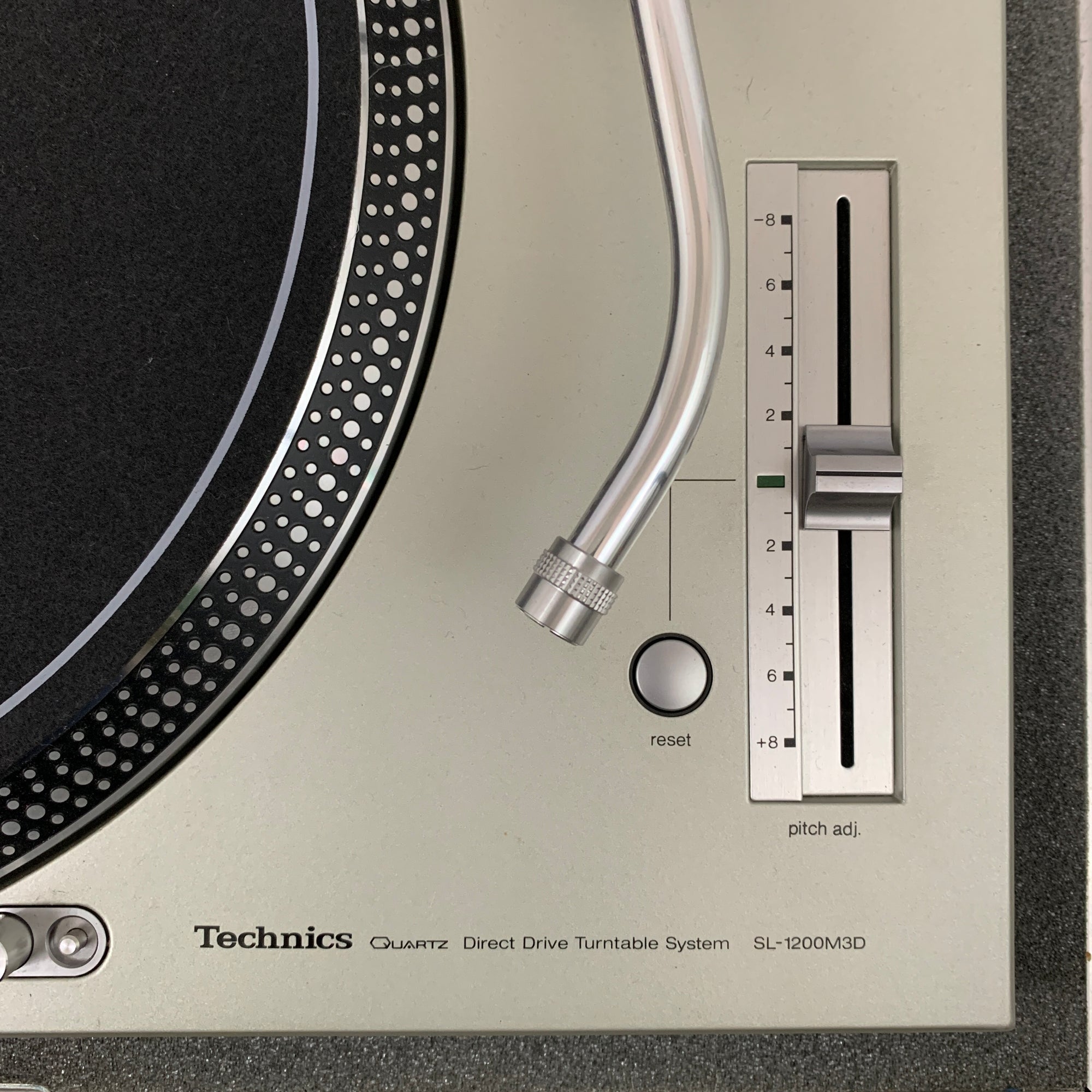 Technics SL-1200M3D Quartz Locking Direct Drive DJ Turntable