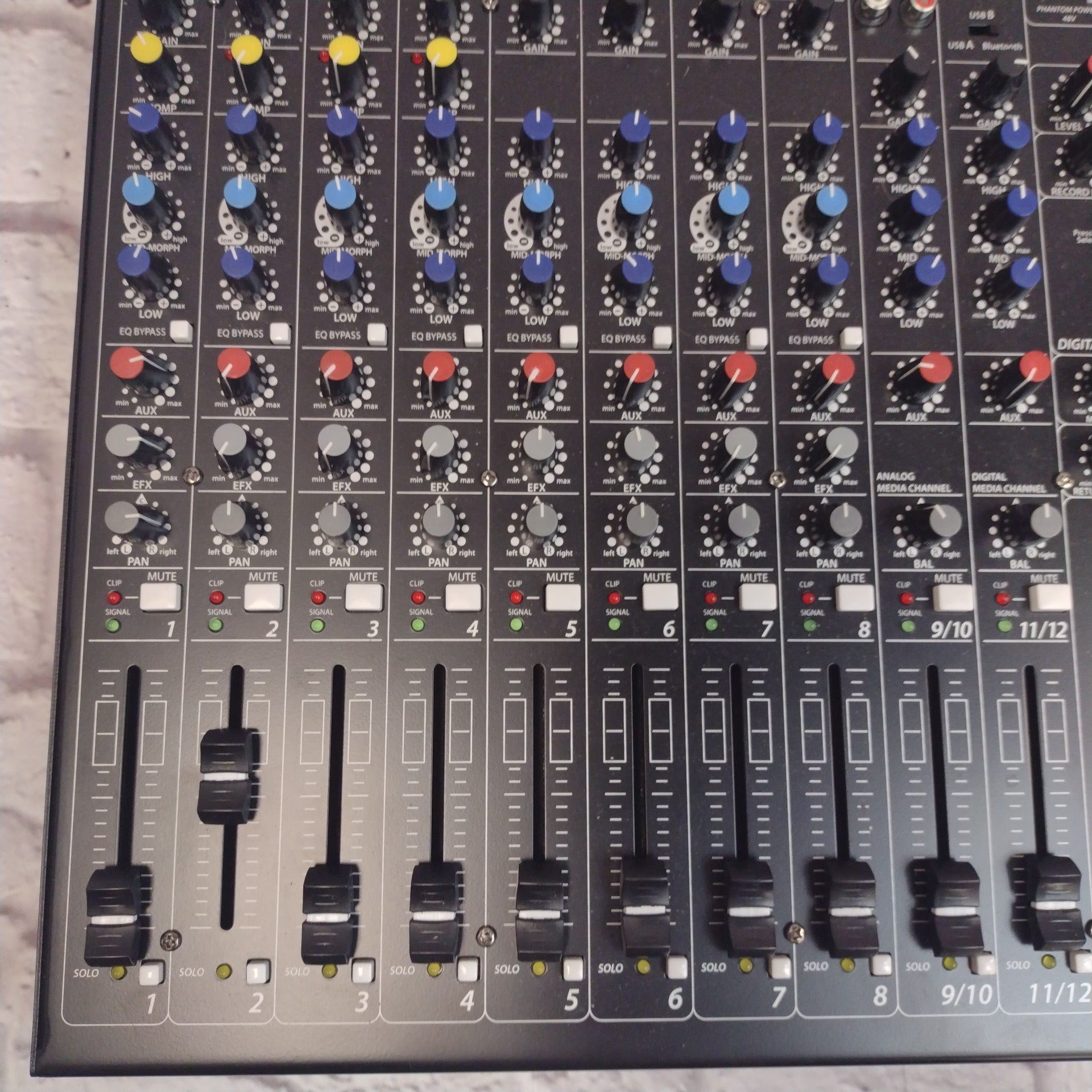 Peavey 14BT Mixer with Bluetooth and Effects