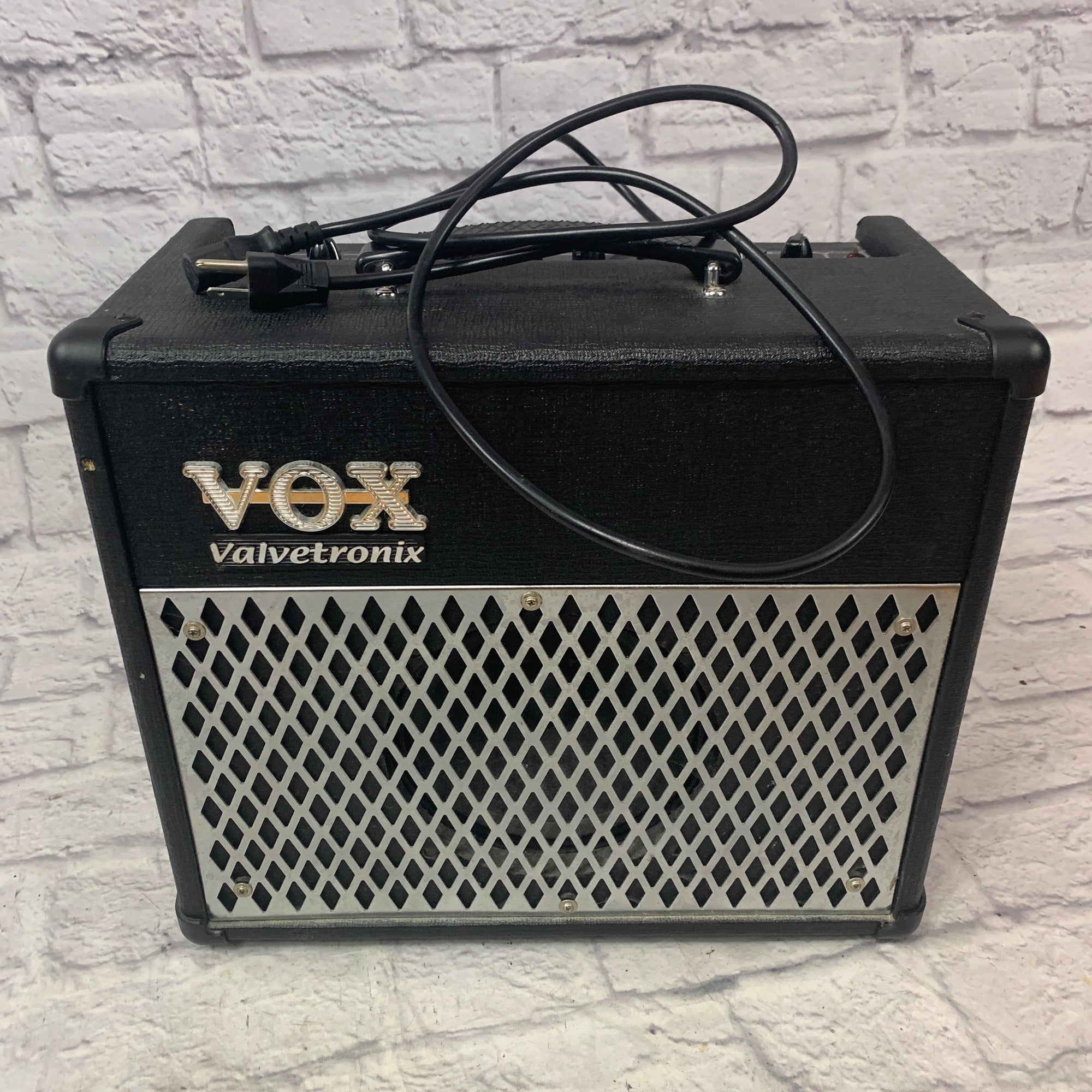 Vox AD15VT Valvetronix Guitar Combo Amp w/ Footswitch