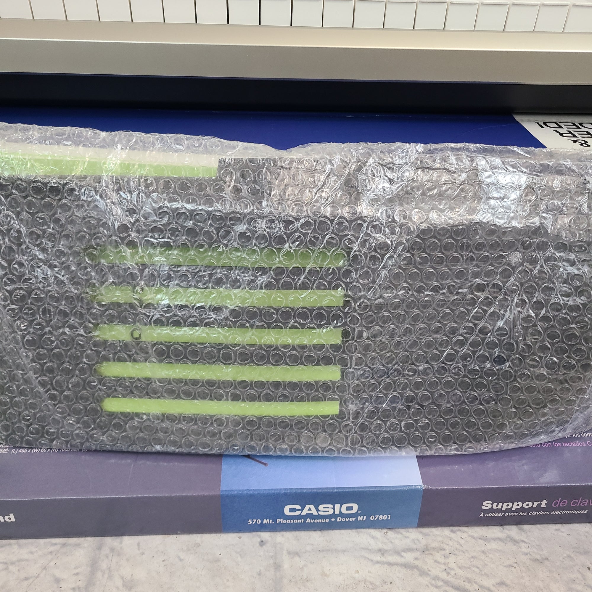 Casio WK-200 Electronic Keyboard w/ accessories