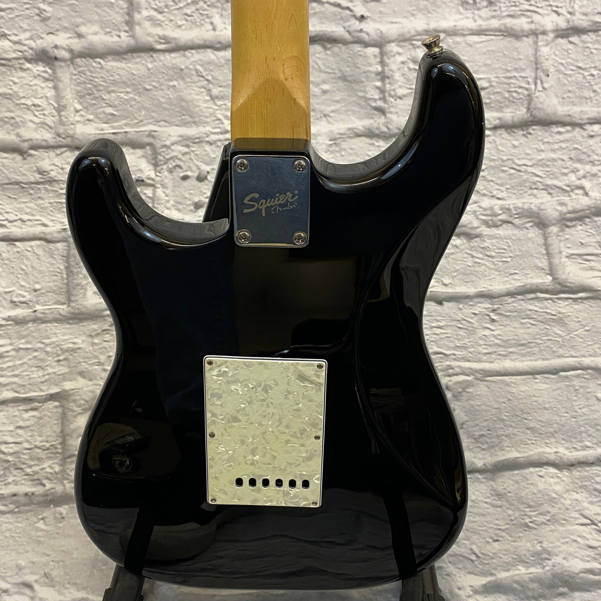 Squier SE Stratocaster Electric Guitar Black