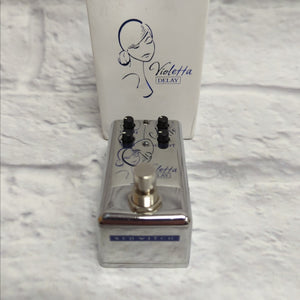 Red Witch Violetta Delay Pedal