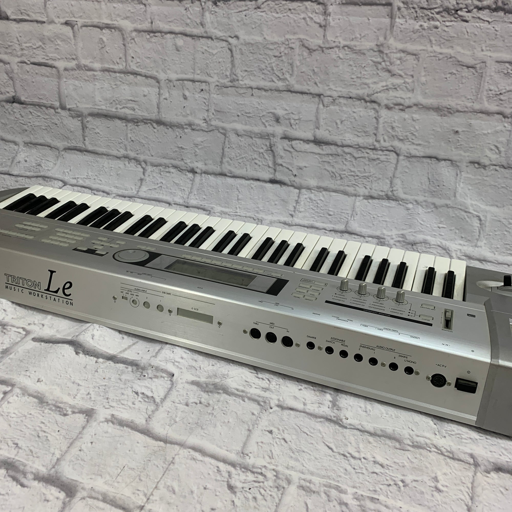 Korg Triton LE 61-Key Synthesizer