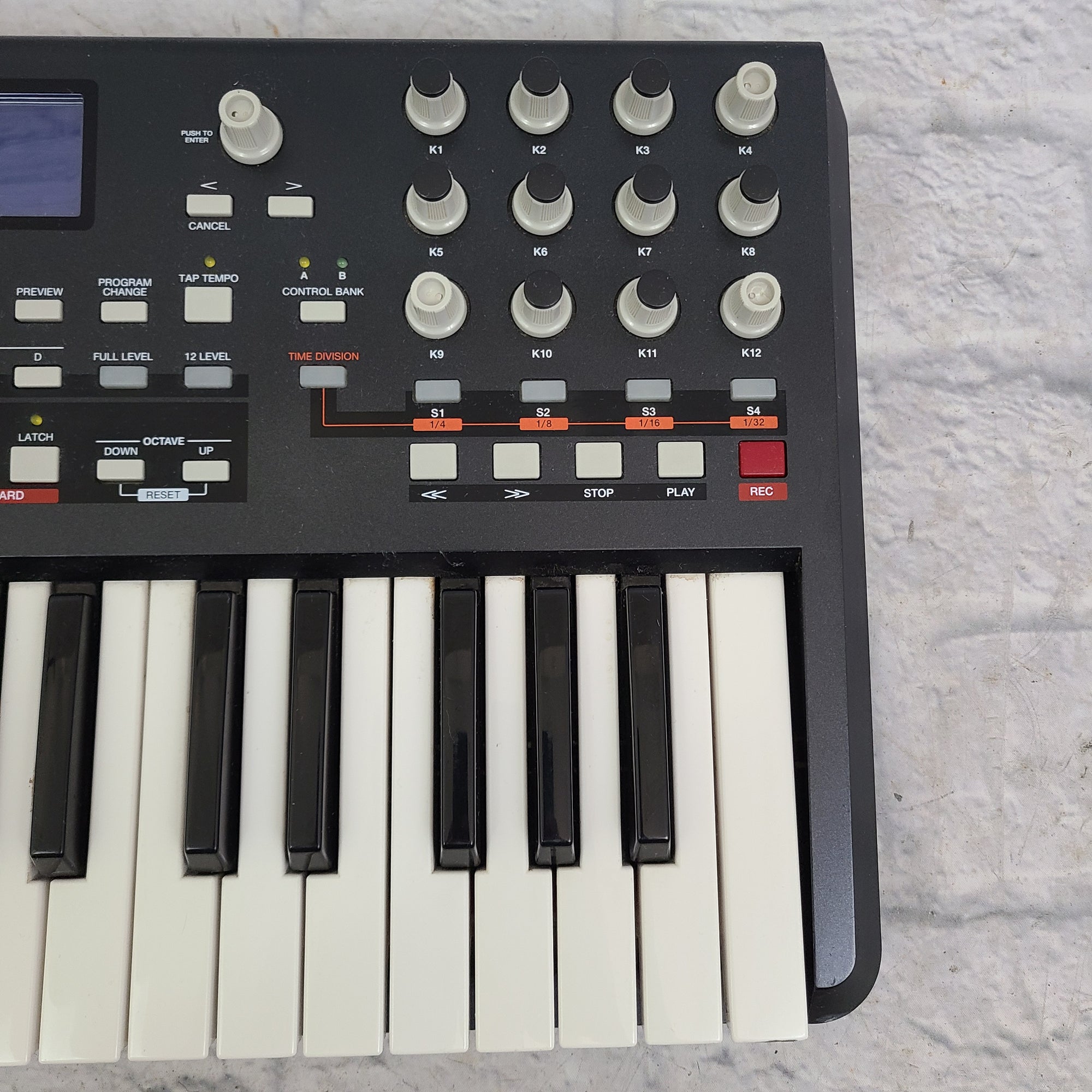 Akai MPK 25 Midi Controller - Evolution Music