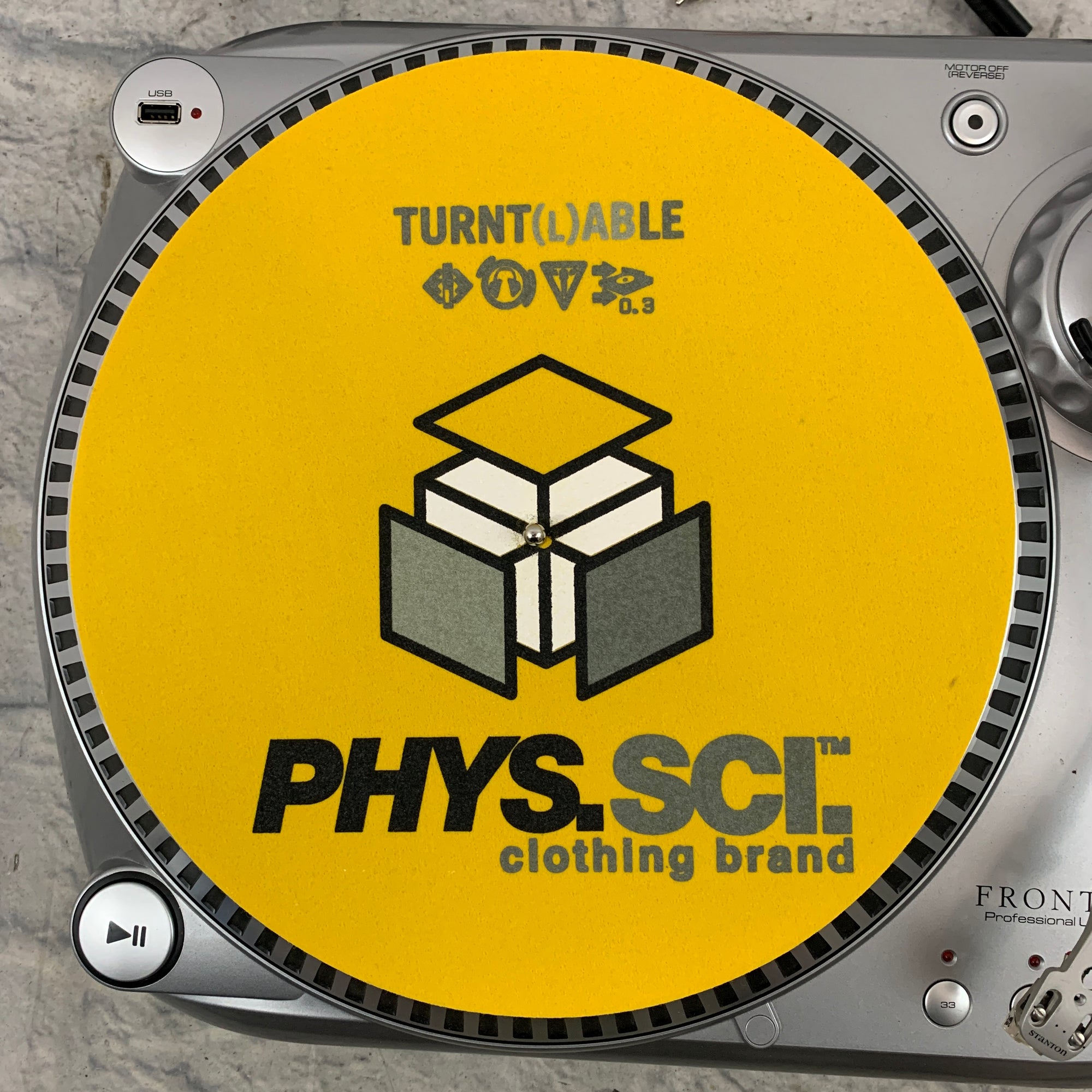 Frontgate Vinyl to Digital DJ Turntable