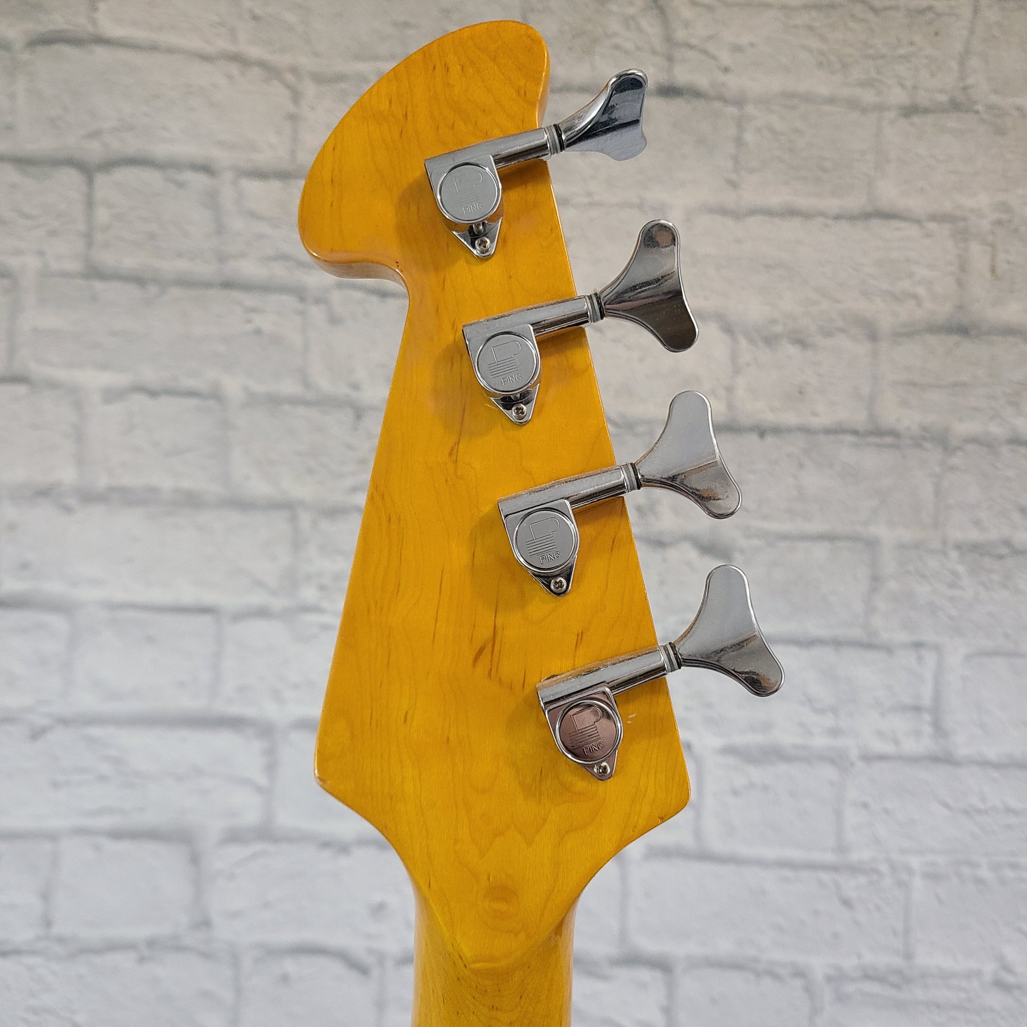 Ellis P- Style Bass w/ hard Case 4 String Bass Guitar