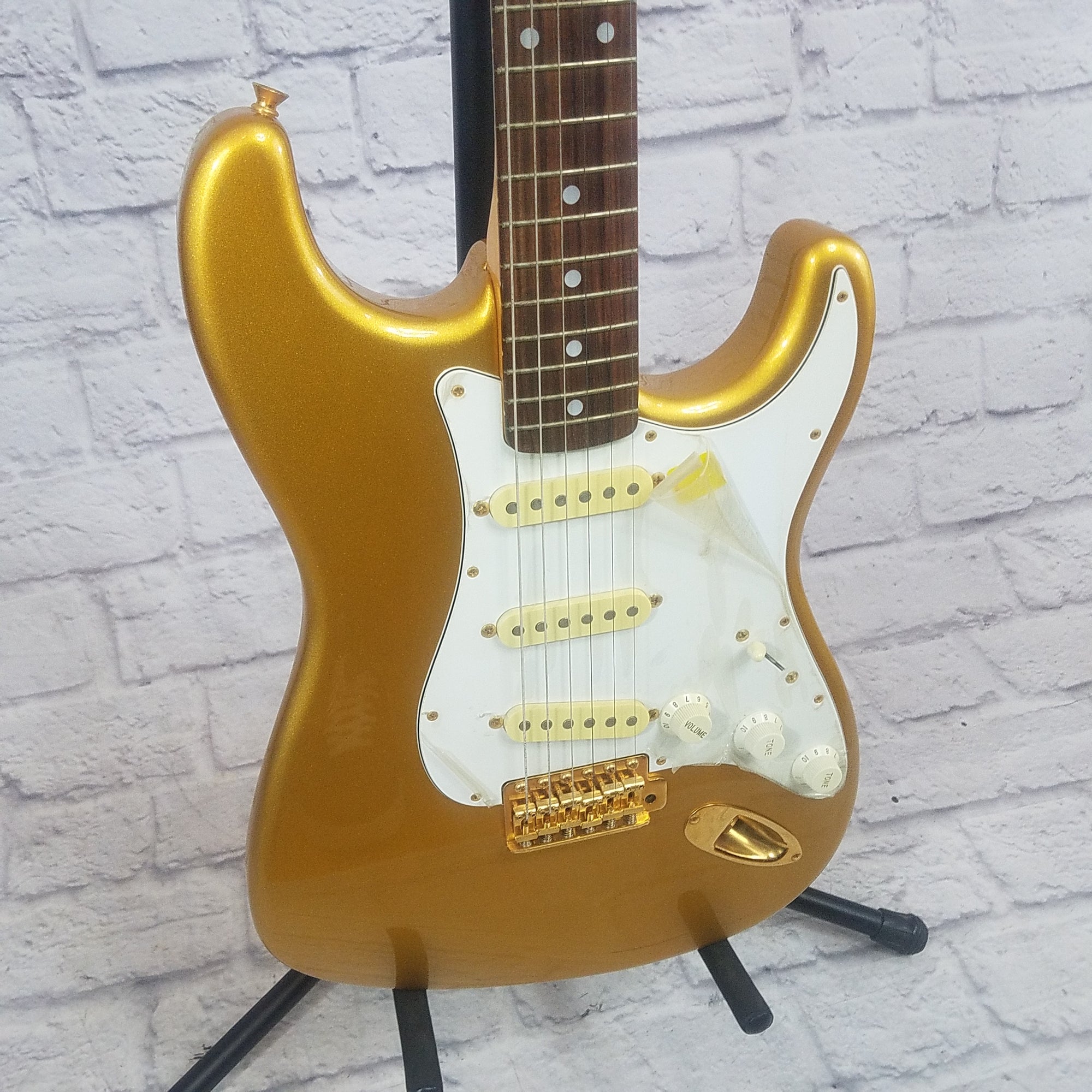 Fernandes Stratocaster Copy With Molded Hardcase