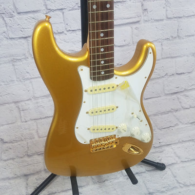 Fernandes Stratocaster Copy With Molded Hardcase